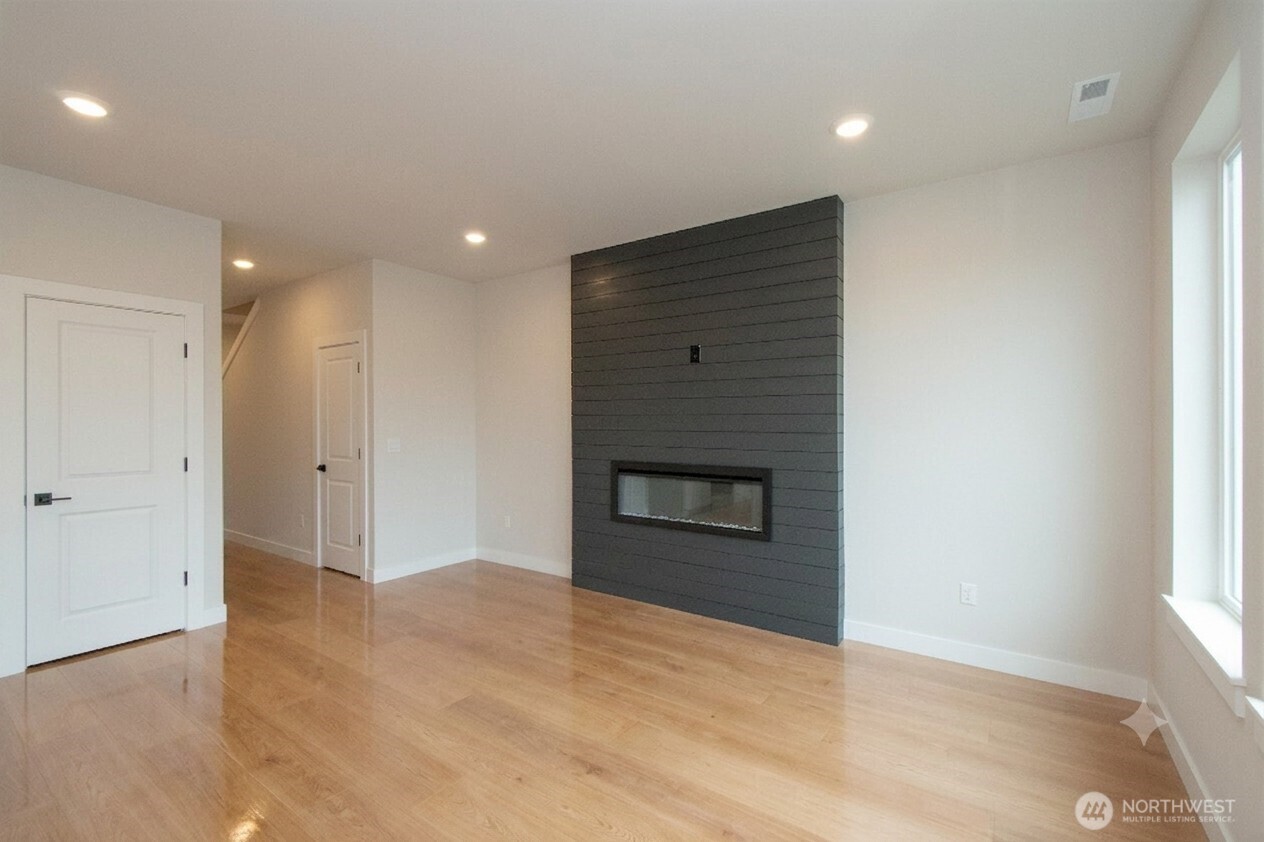 41 Sussex Court Property Photo 6