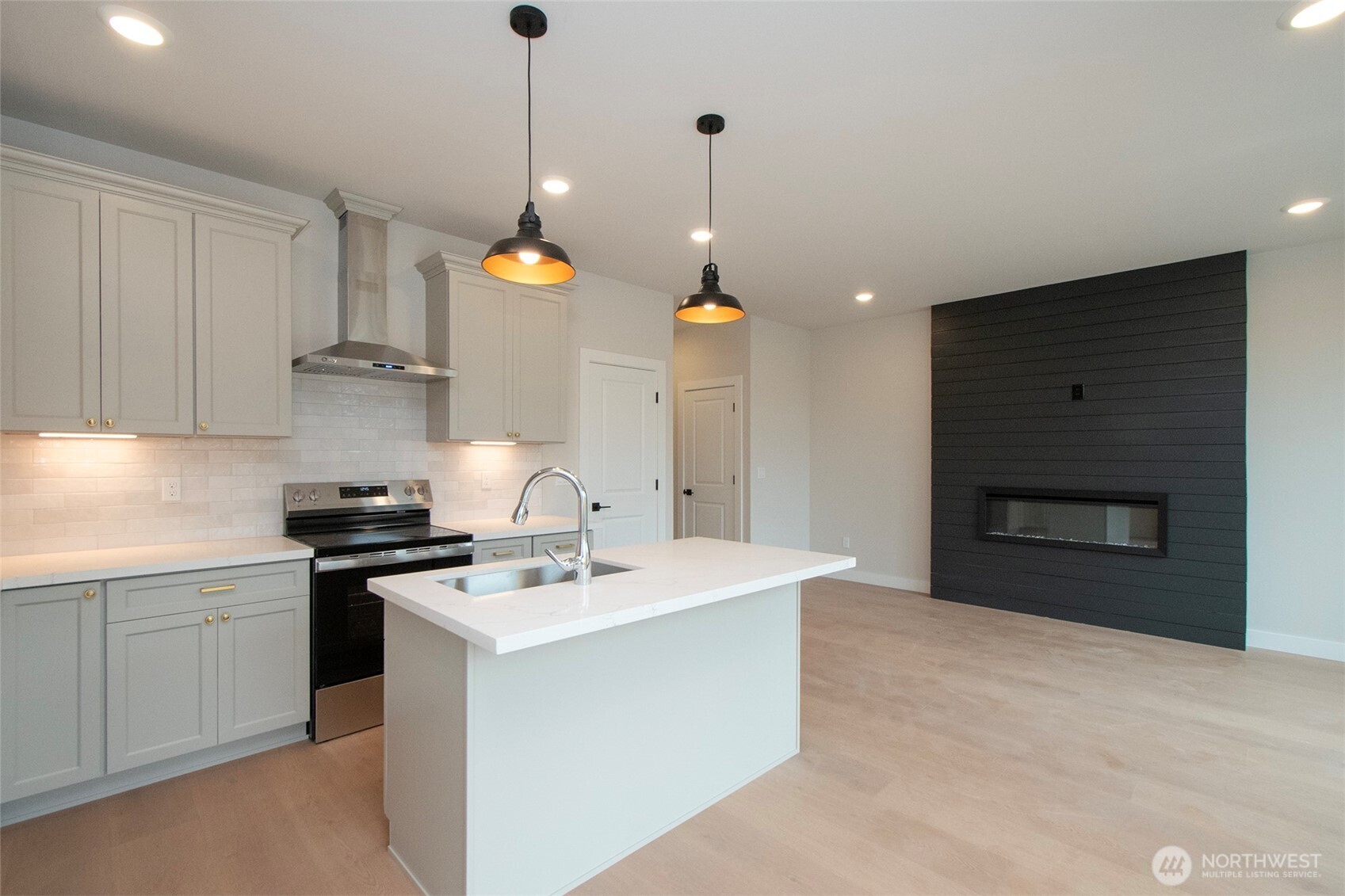 41 Sussex Court Property Photo 14