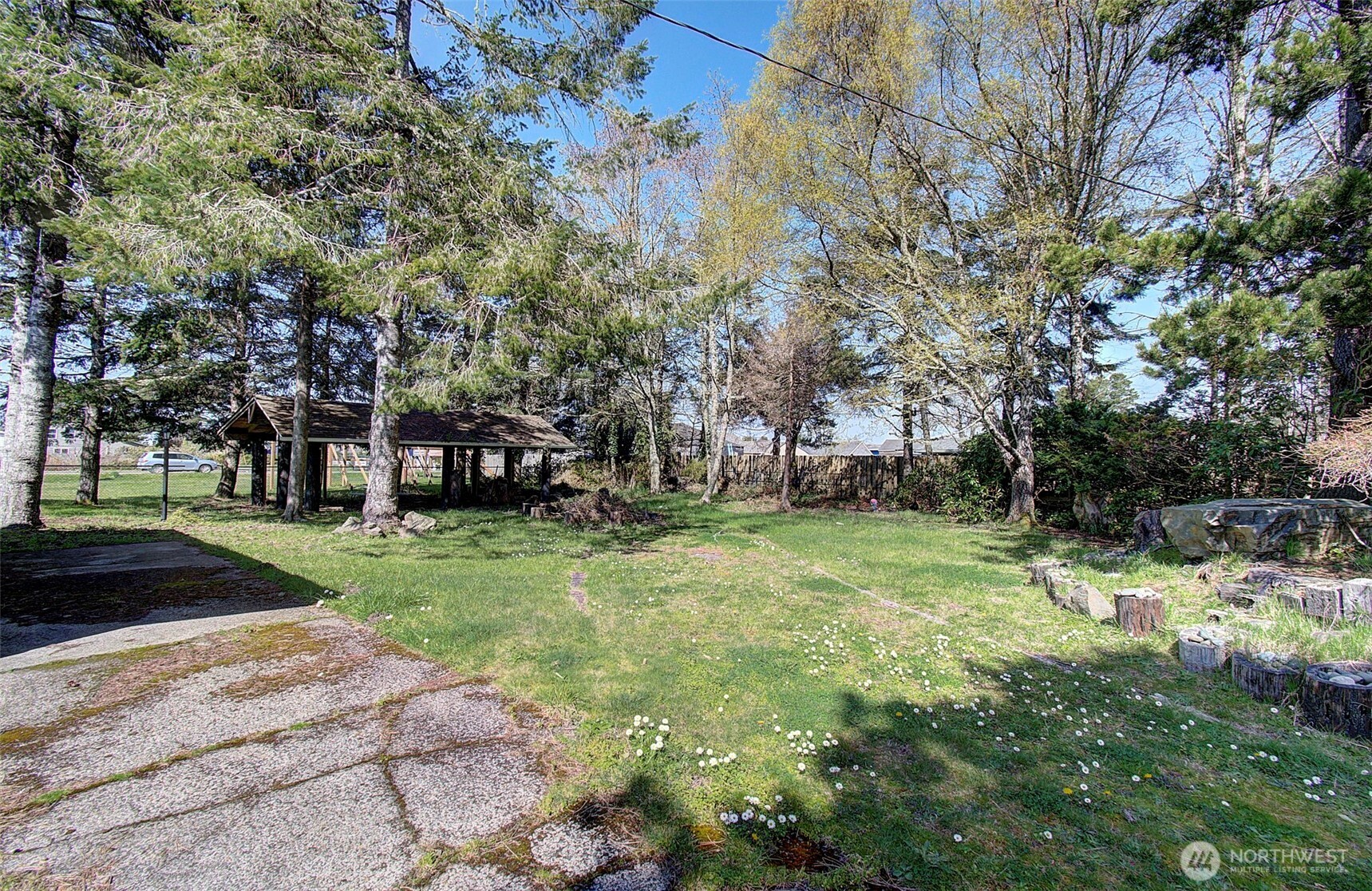 4913 N Place Property Photo 1