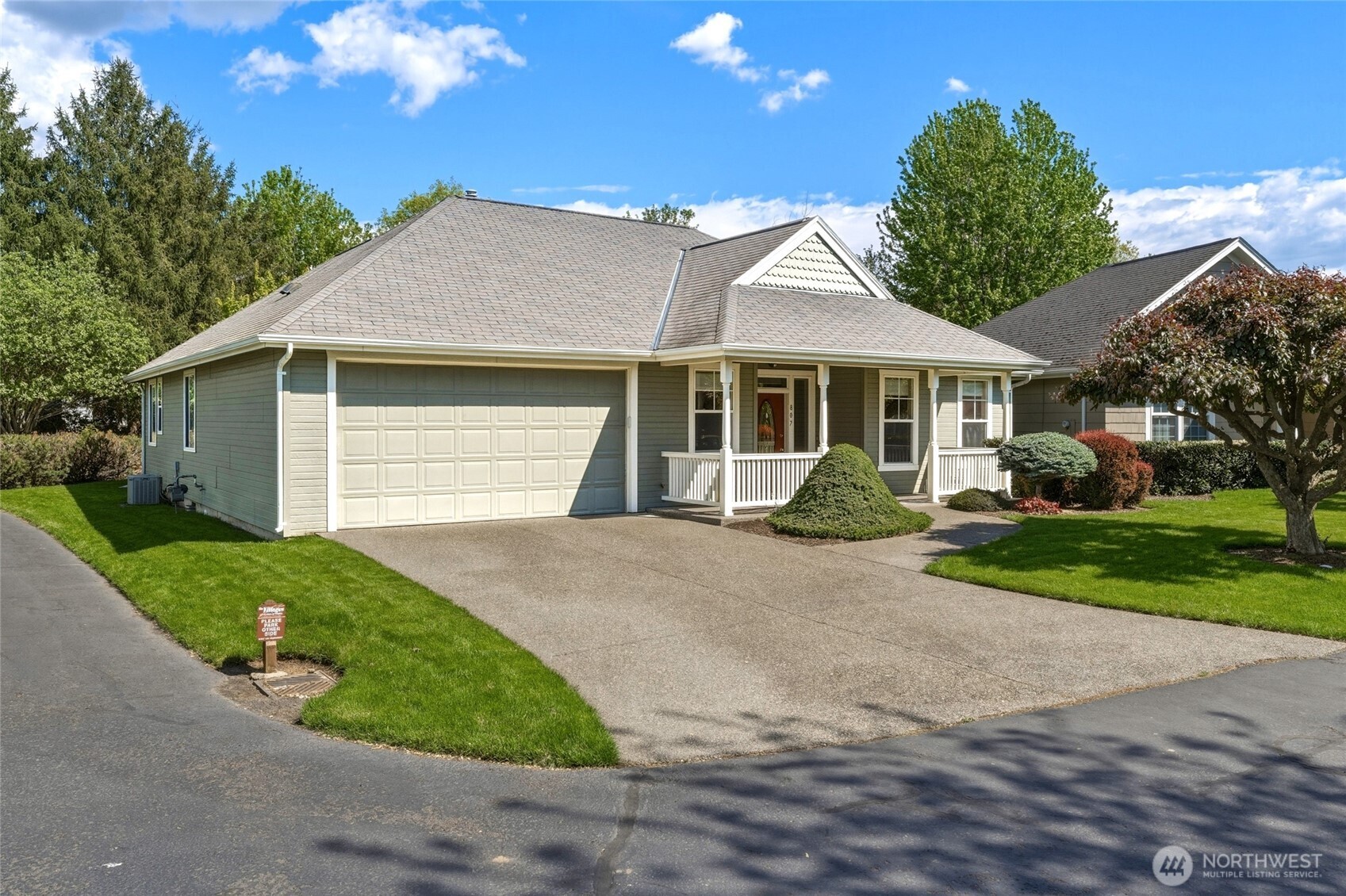 807 SE Covey Court Property Photo 1