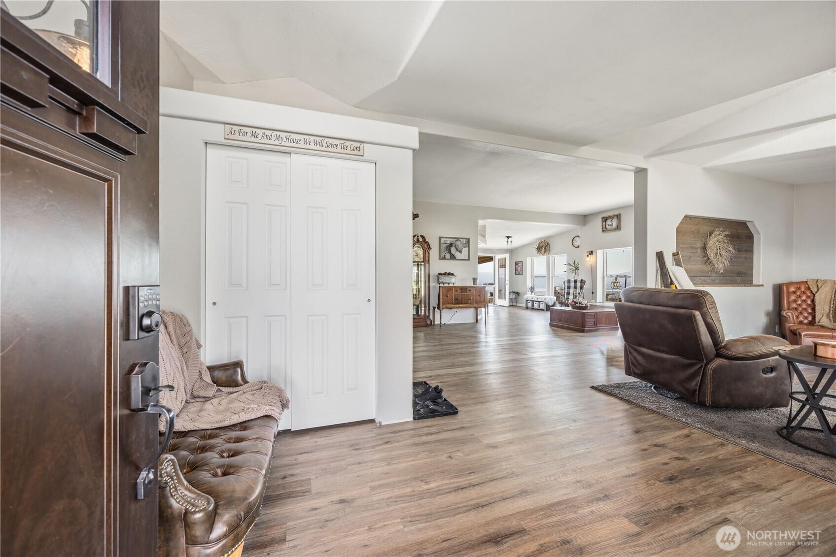 66 Lakeview Way Property Photo 3