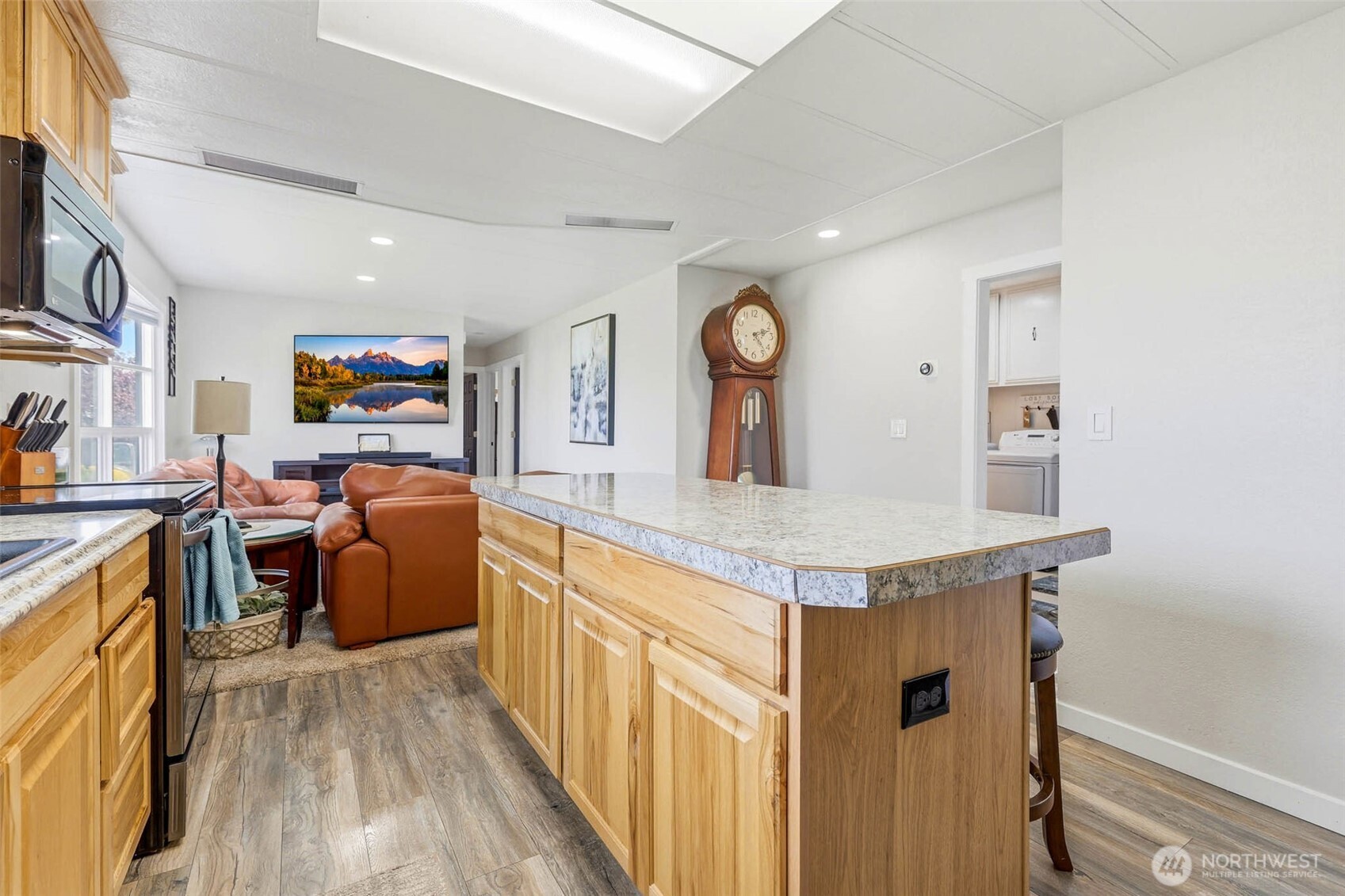 240 Skyline Drive Property Photo 7