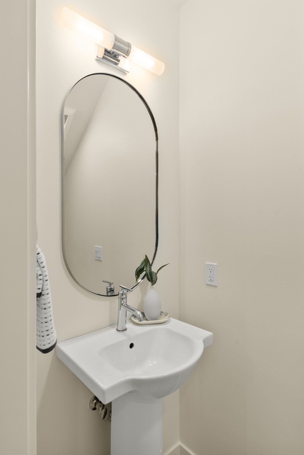 8323 B 12th Avenue Property Photo 14