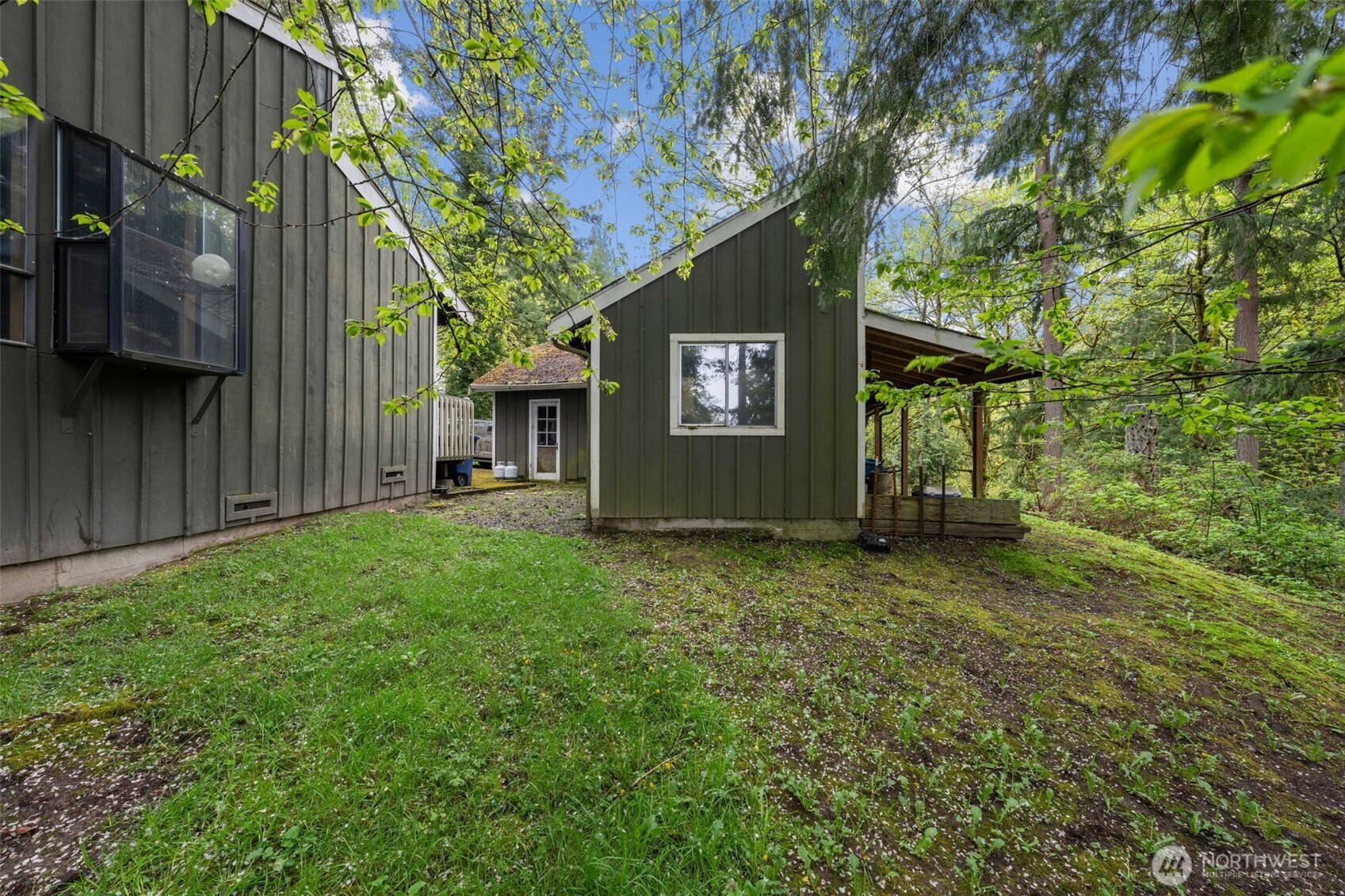 611 208th Avenue Property Photo 11
