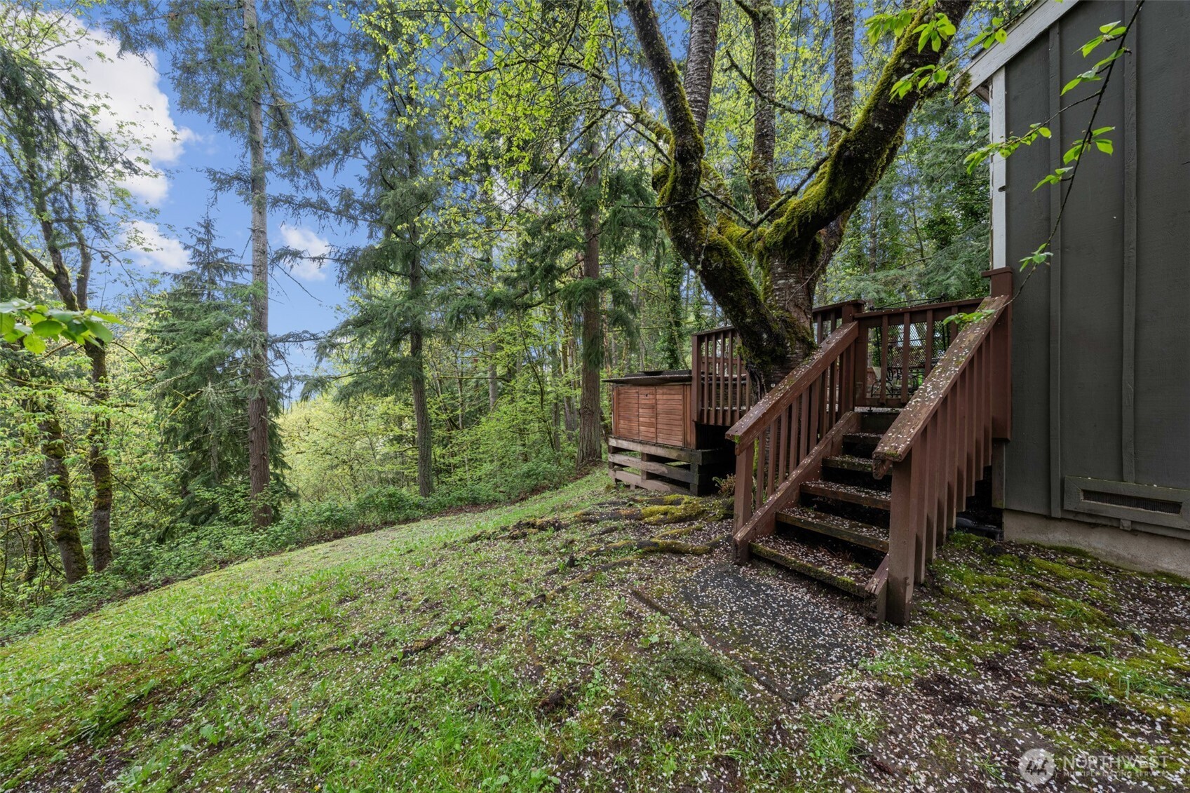 611 208th Avenue Property Photo 14