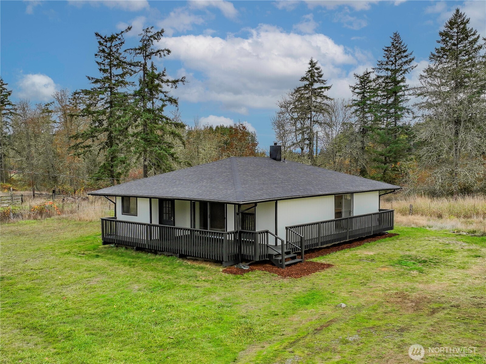 39411 Mountain Highway Property Photo 2