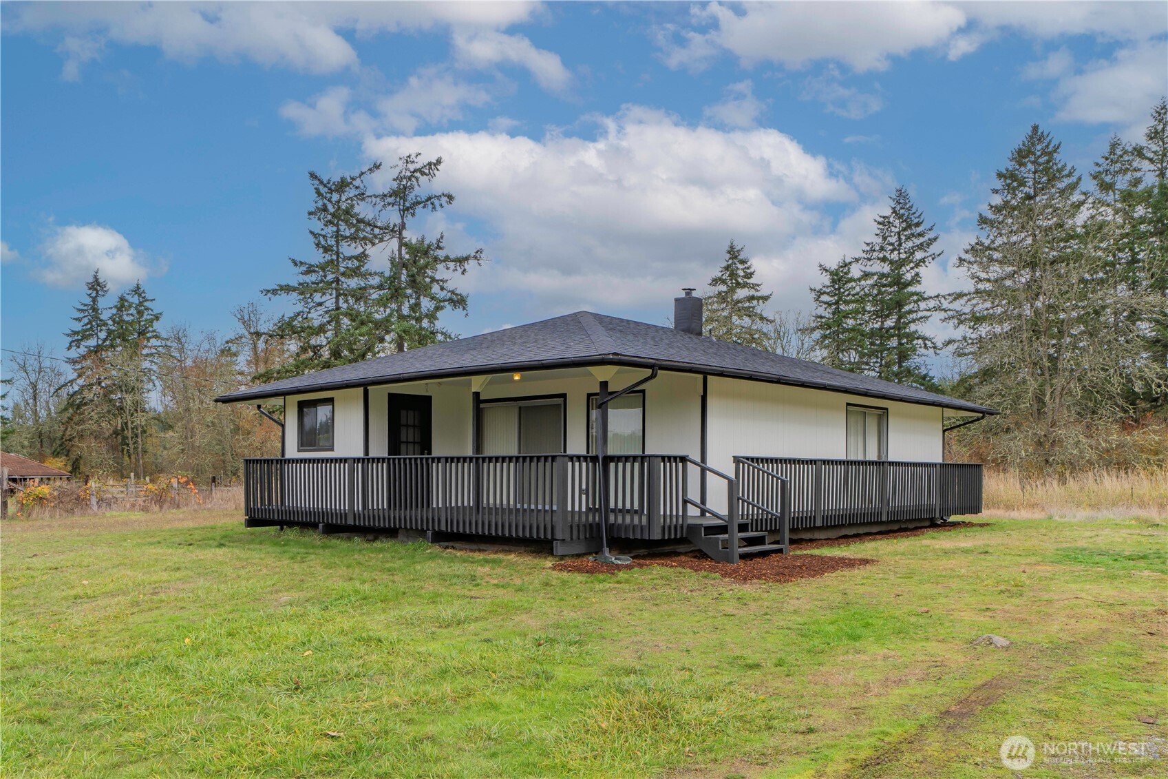 39411 Mountain Highway Property Photo 4