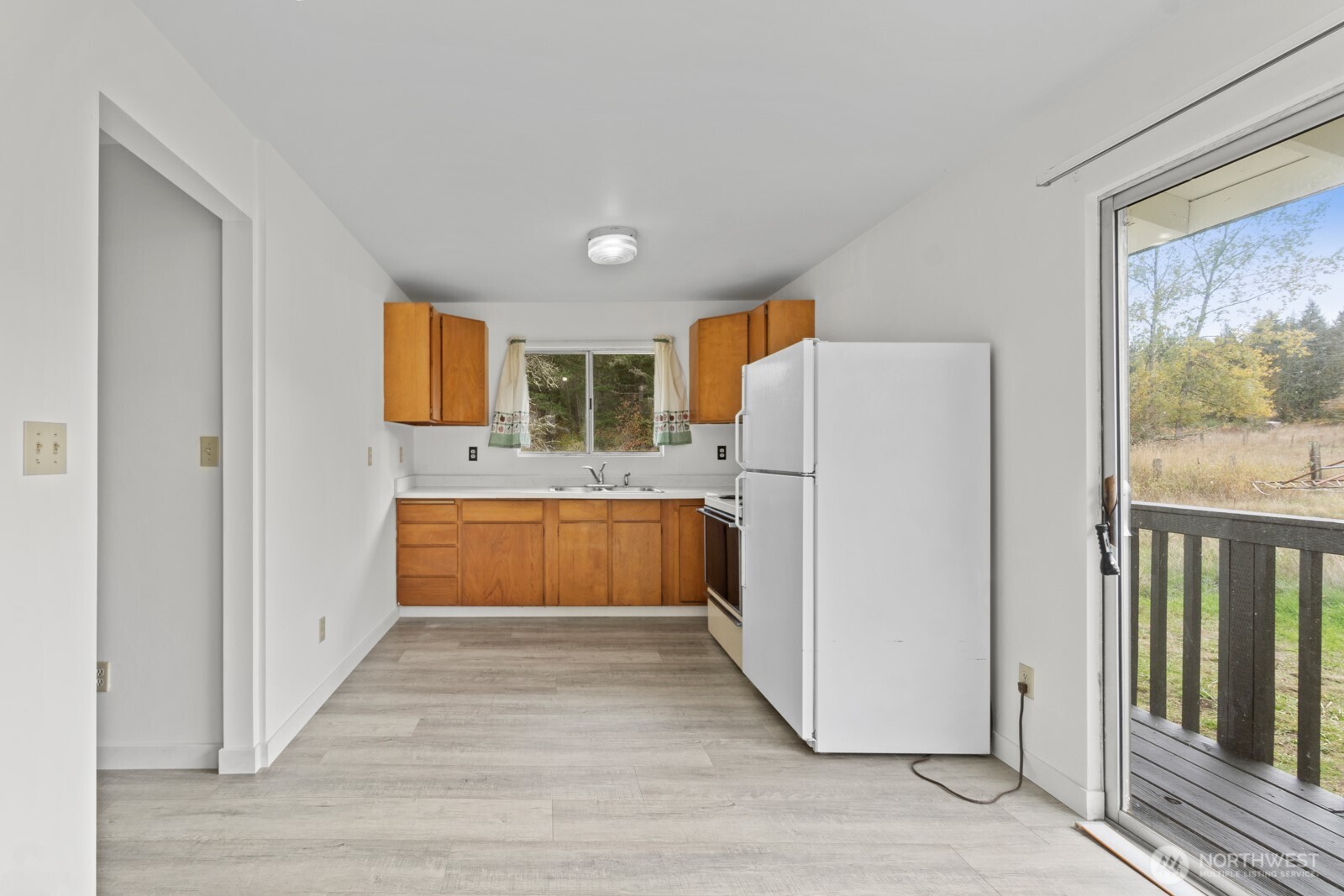 39411 Mountain Highway Property Photo 13