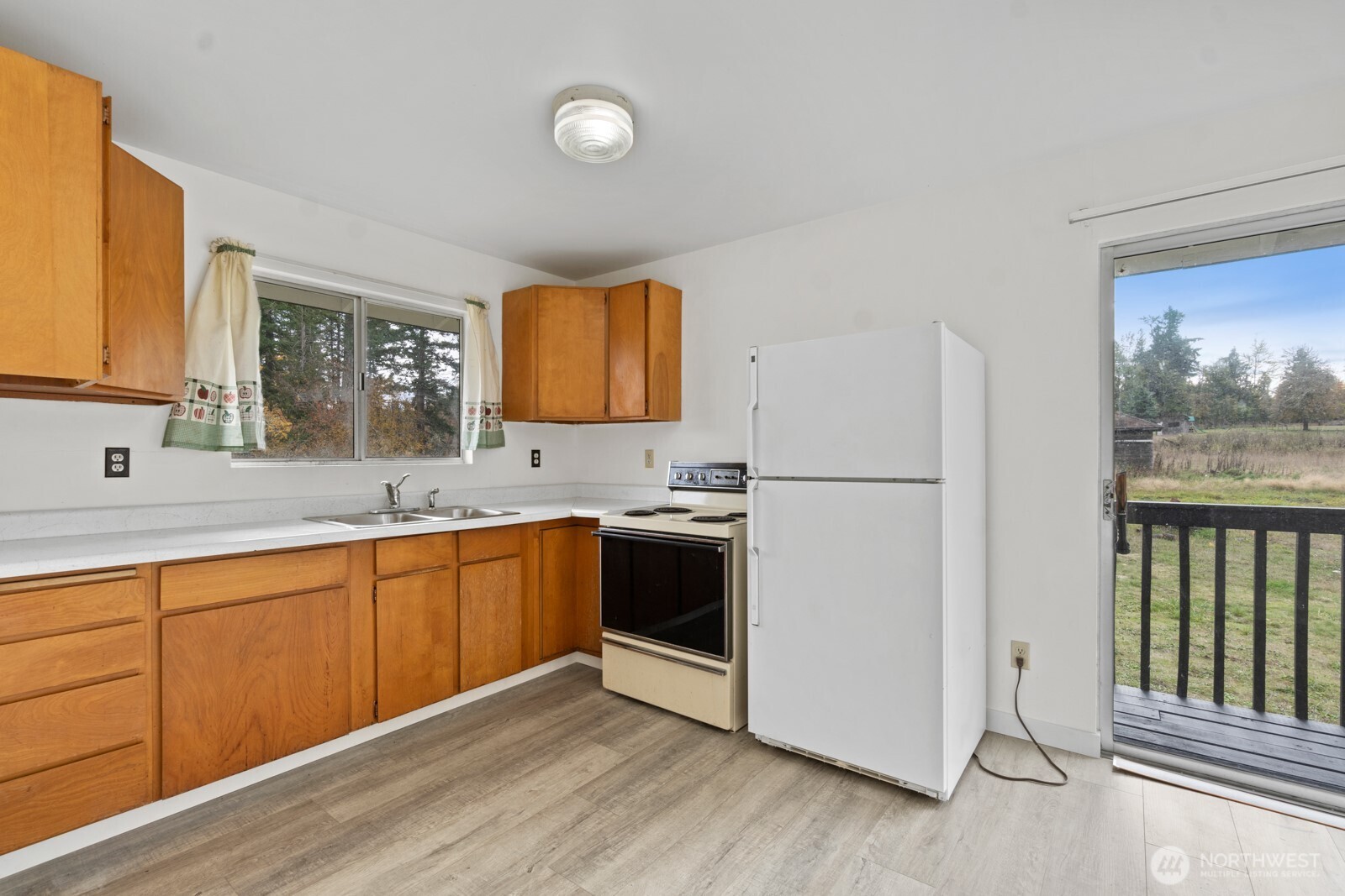 39411 Mountain Highway Property Photo 14