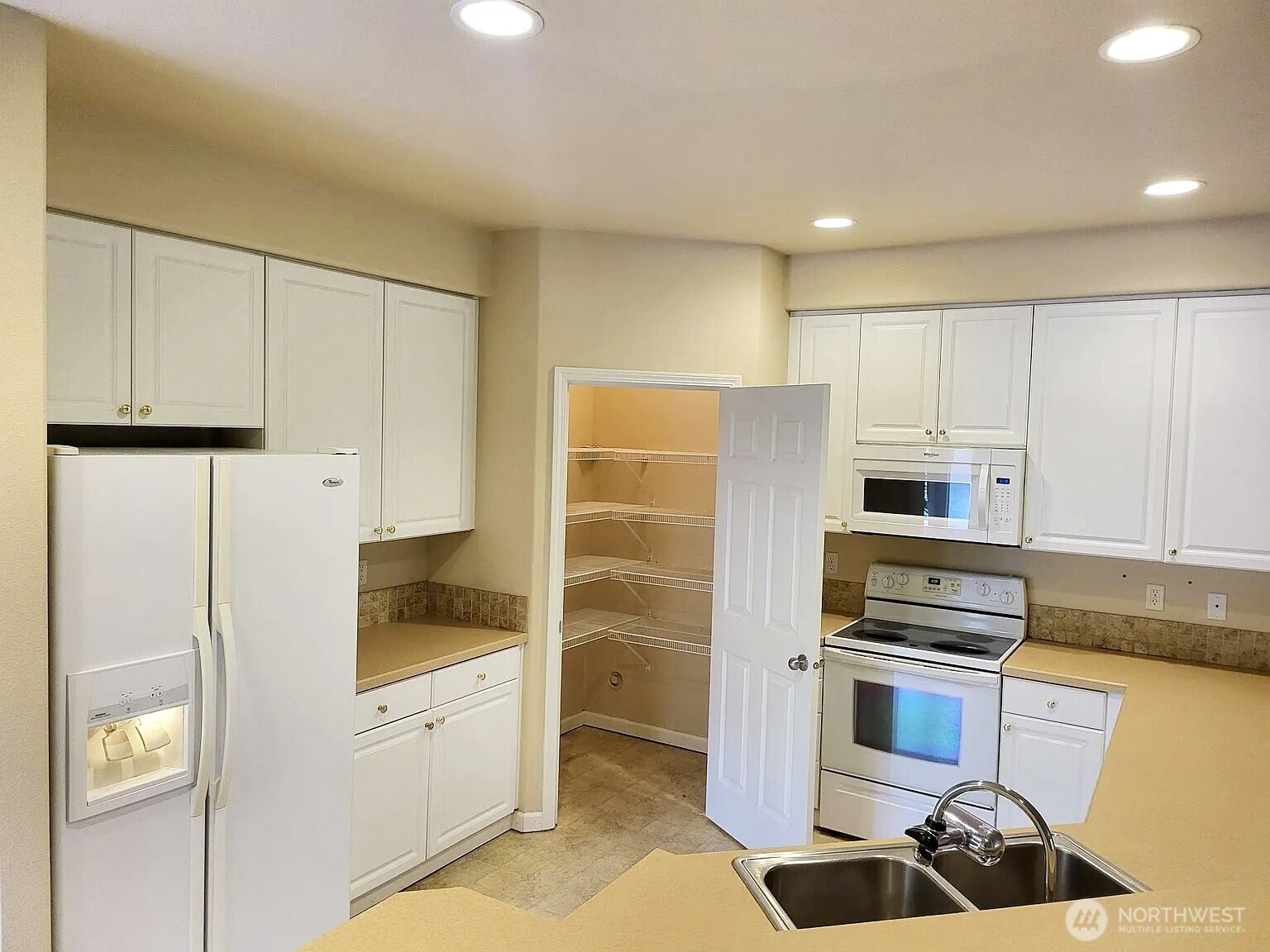 3301 Park Lane A Property Photo 3