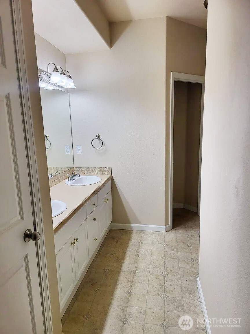 3301 Park Lane A Property Photo 13