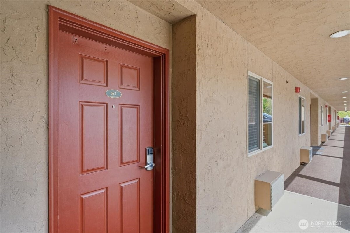 322 W Woodin Avenue 621 Property Photo 3