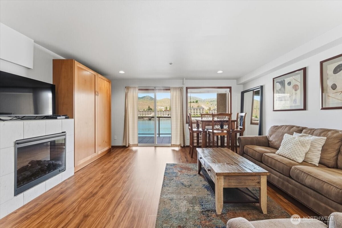 322 W Woodin Avenue 621 Property Photo 6