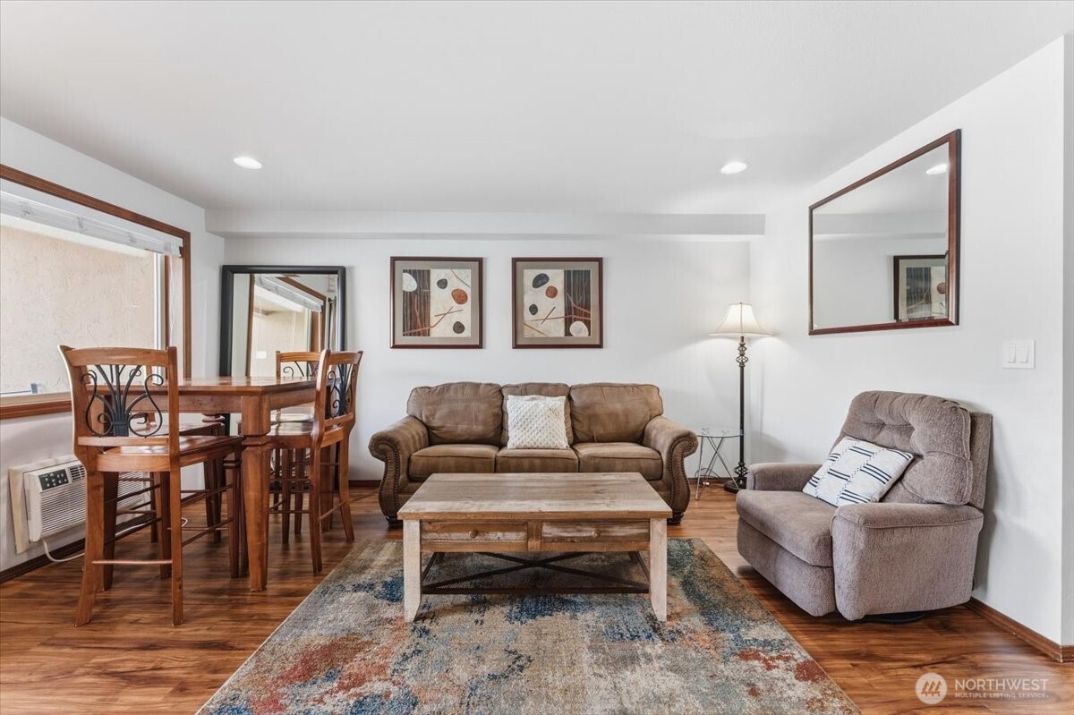 322 W Woodin Avenue 621 Property Photo 8