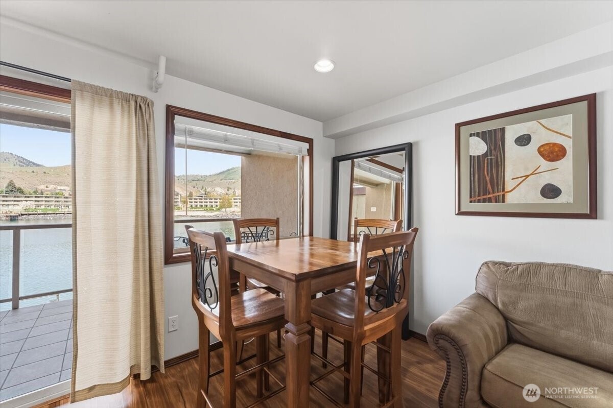 322 W Woodin Avenue 621 Property Photo 9