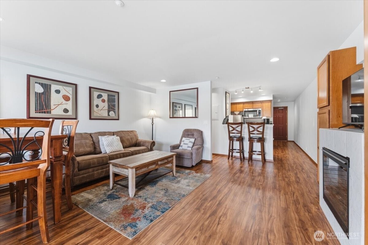 322 W Woodin Avenue 621 Property Photo 16