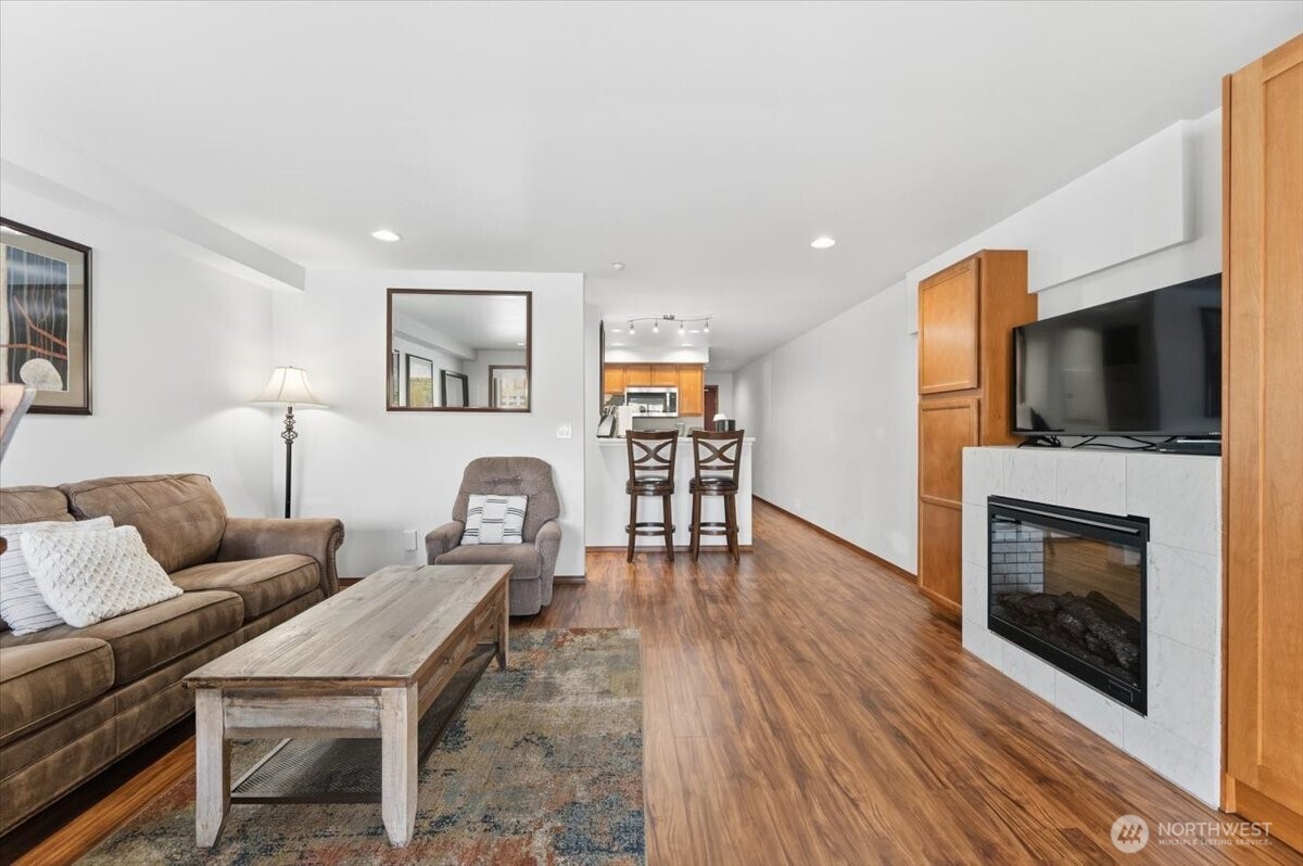 322 W Woodin Avenue 621 Property Photo 17