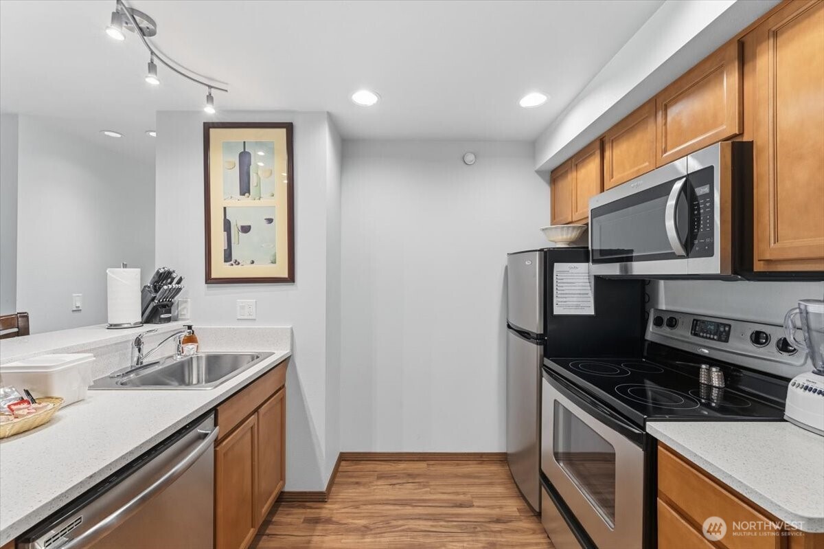 322 W Woodin Avenue 621 Property Photo 20