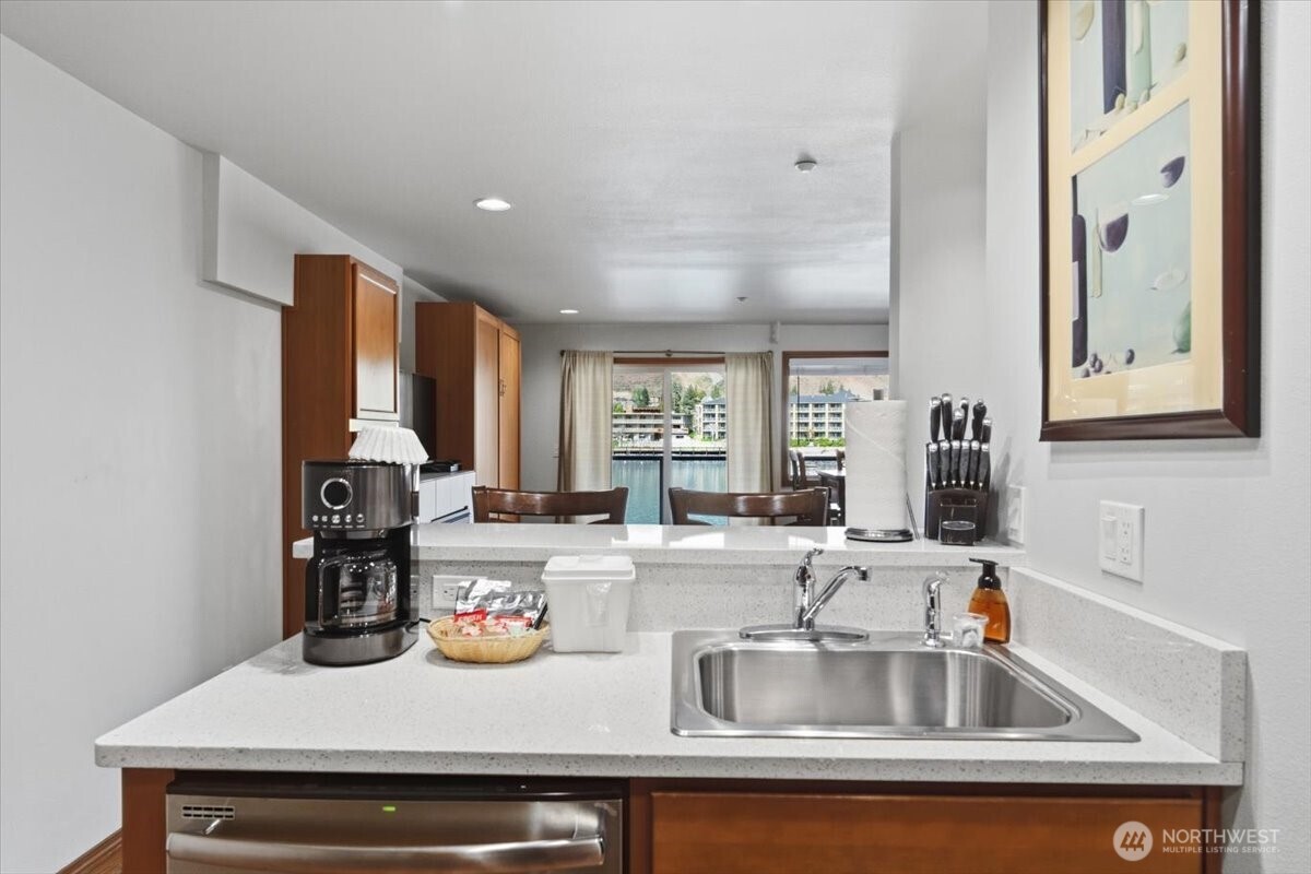 322 W Woodin Avenue 621 Property Photo 21