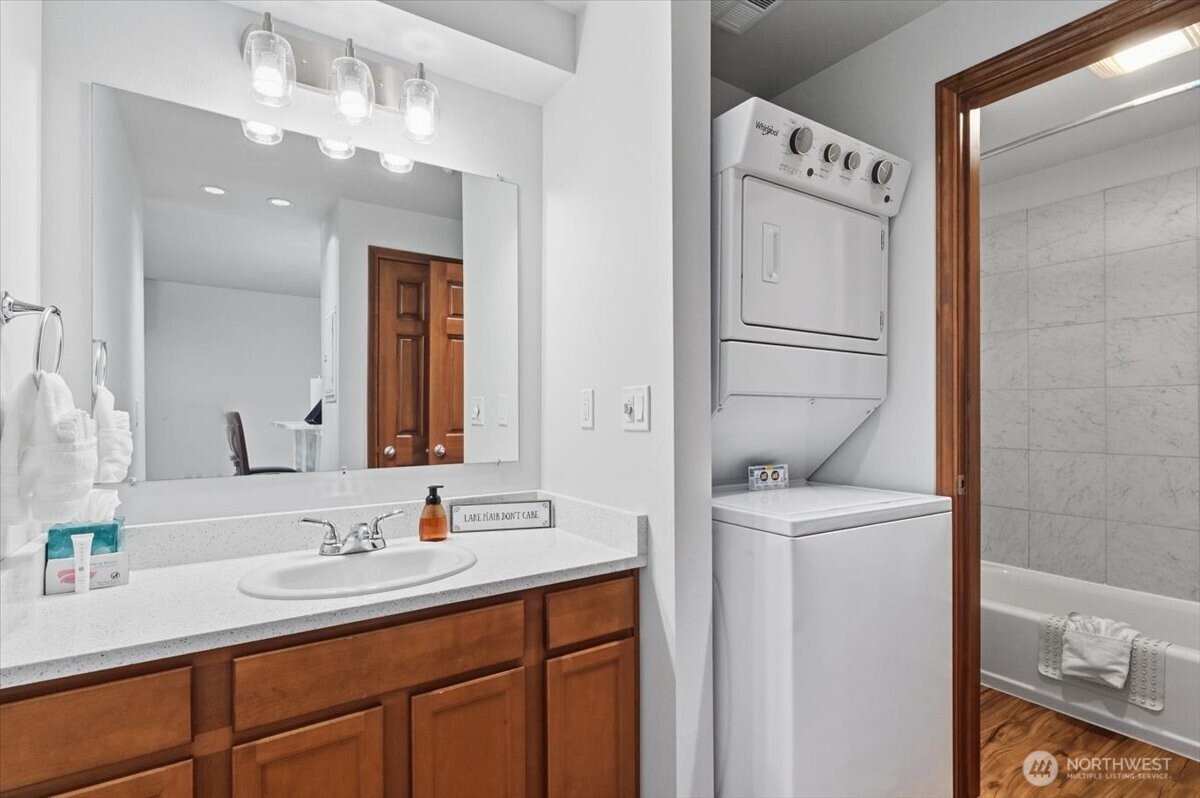 322 W Woodin Avenue 621 Property Photo 26