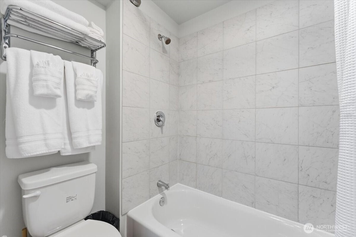 322 W Woodin Avenue 621 Property Photo 28