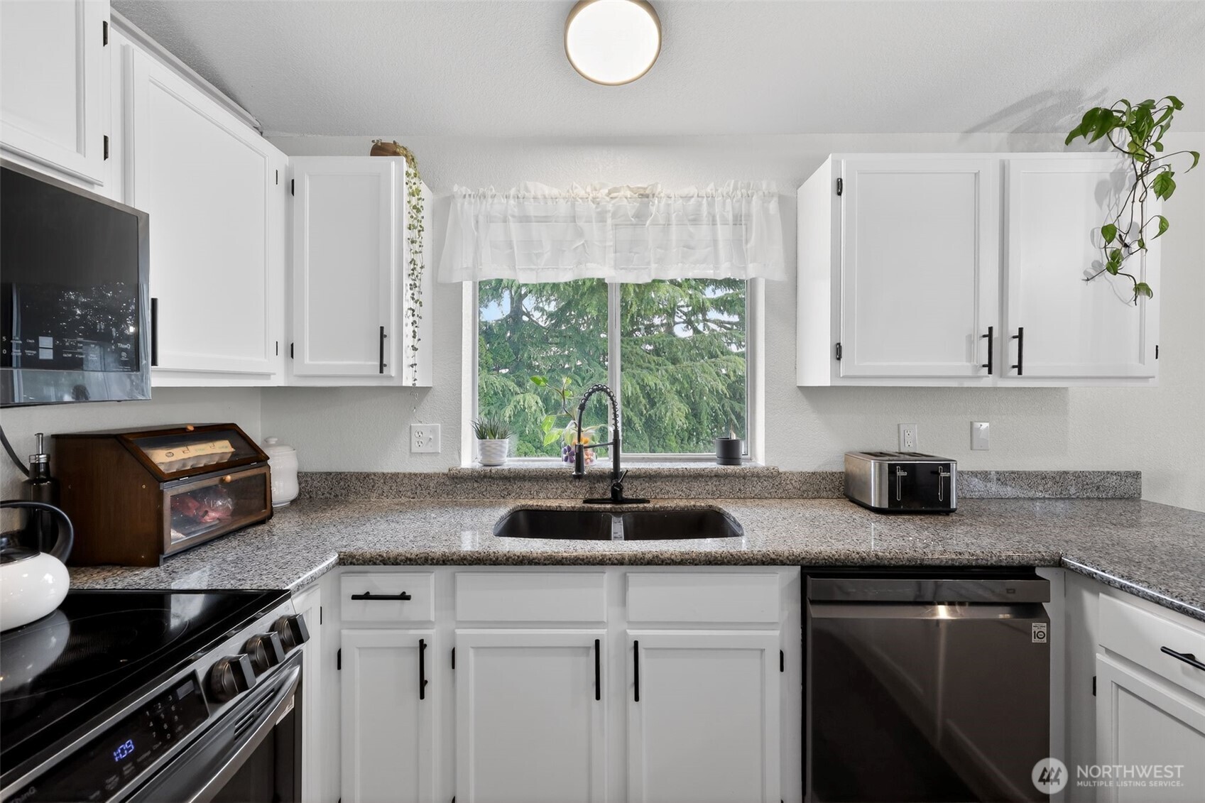 1314 Starlite Court Property Photo 13