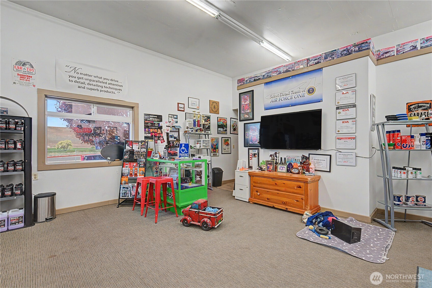 1080 Basin Street Property Photo 6