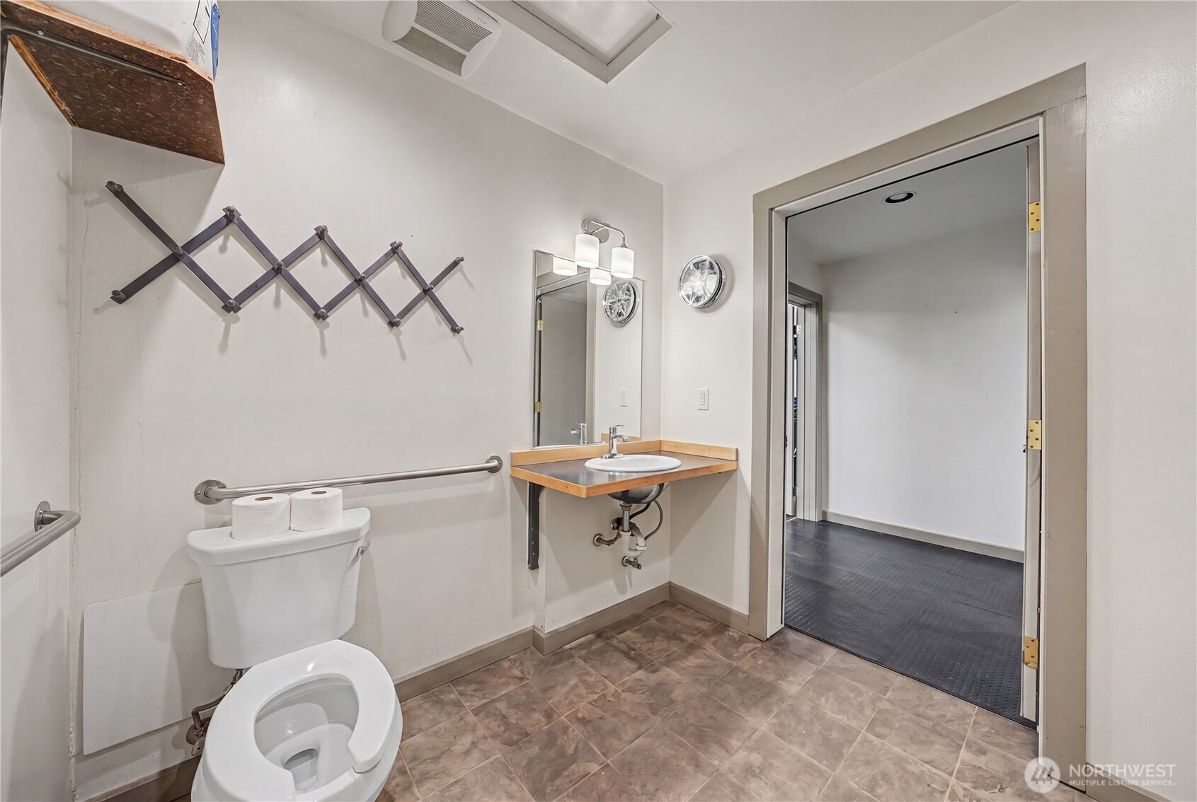 1080 Basin Street Property Photo 11
