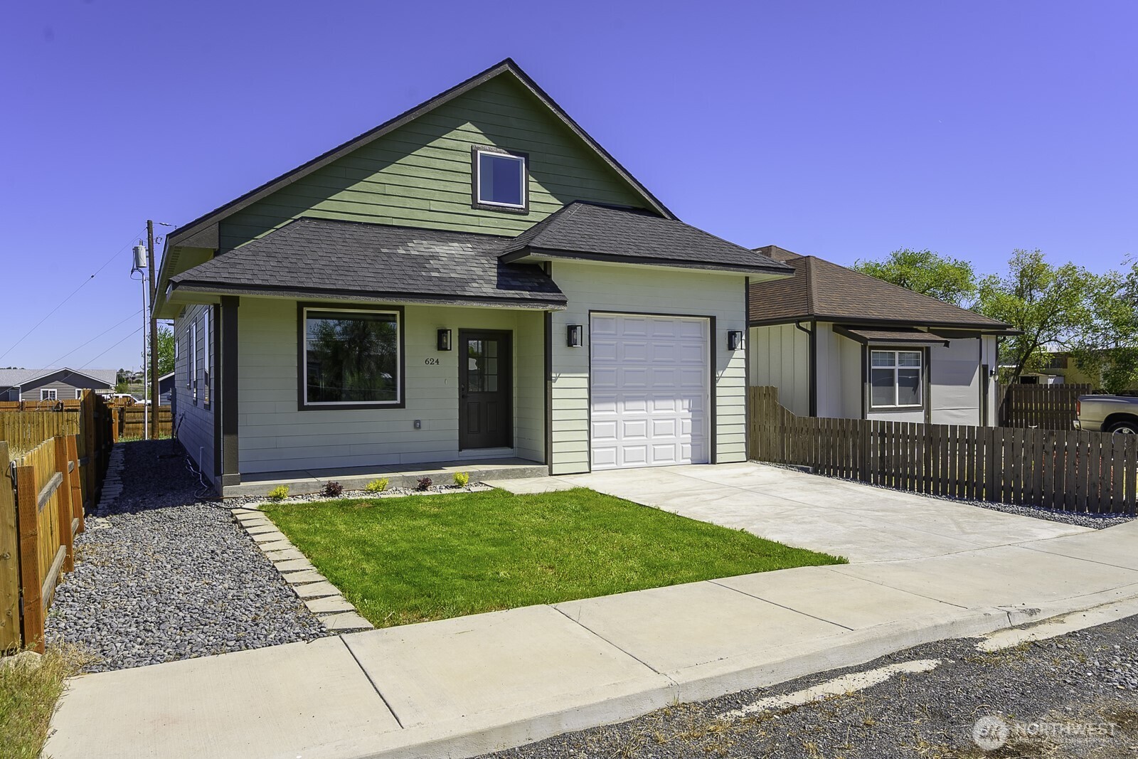 624 Aster Street Property Photo 2