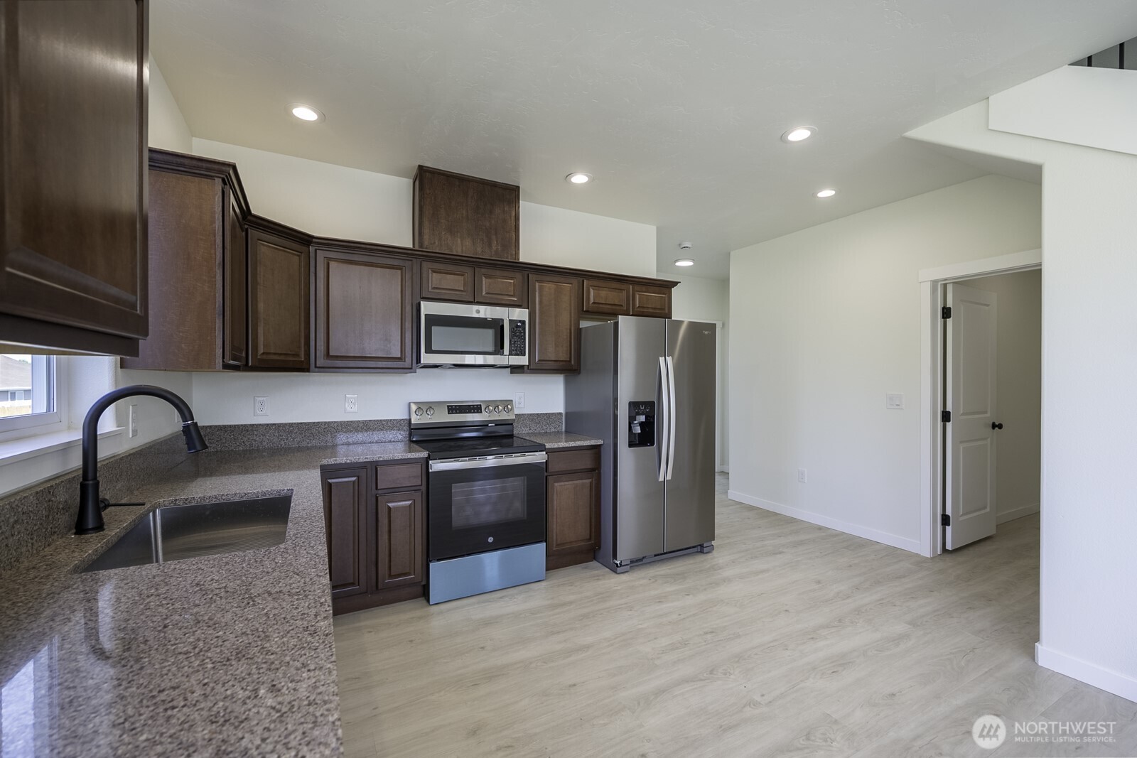 624 Aster Street Property Photo 4
