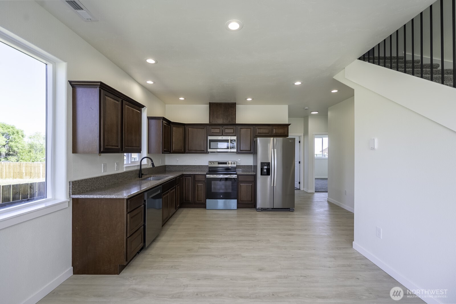 624 Aster Street Property Photo 6