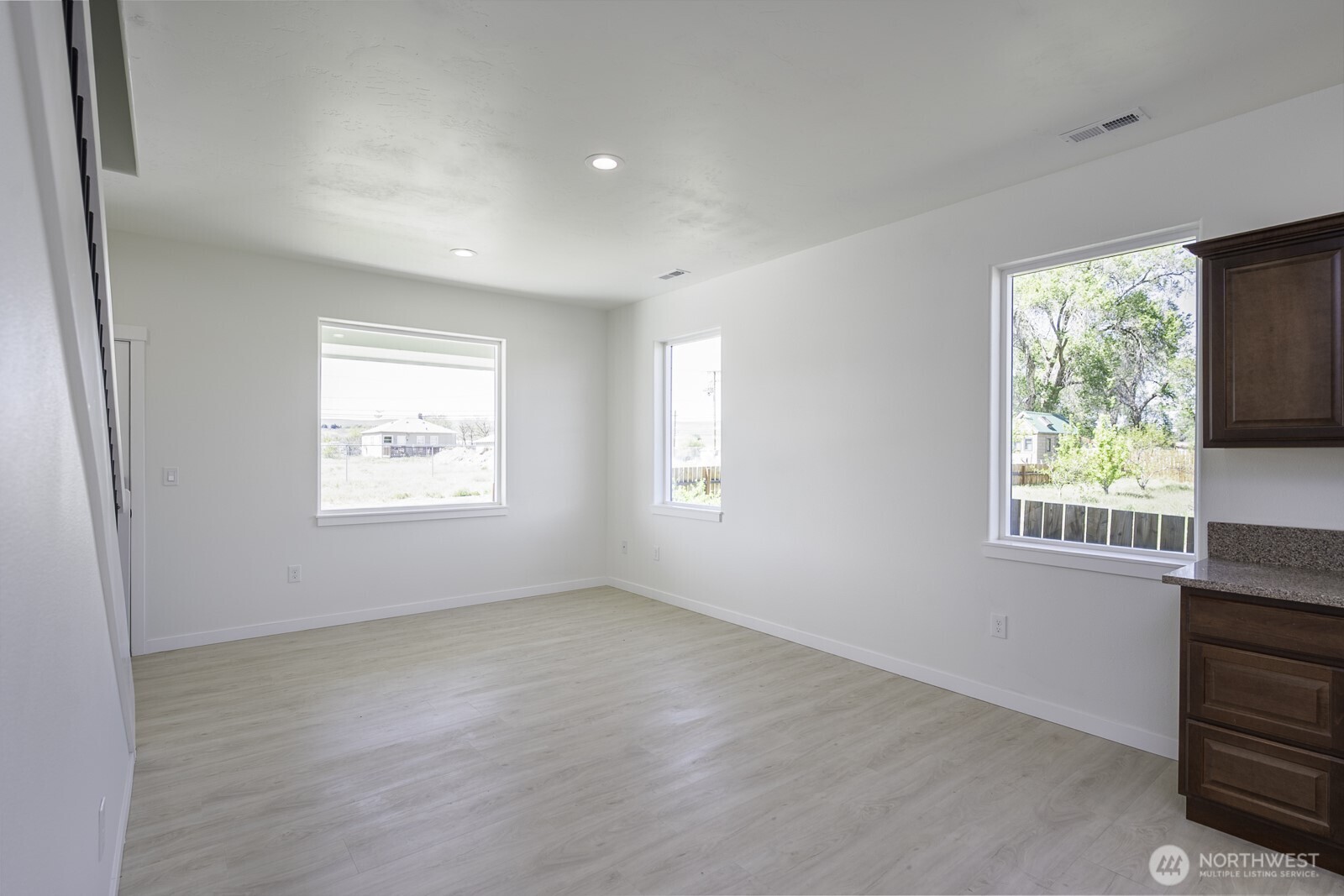 624 Aster Street Property Photo 8