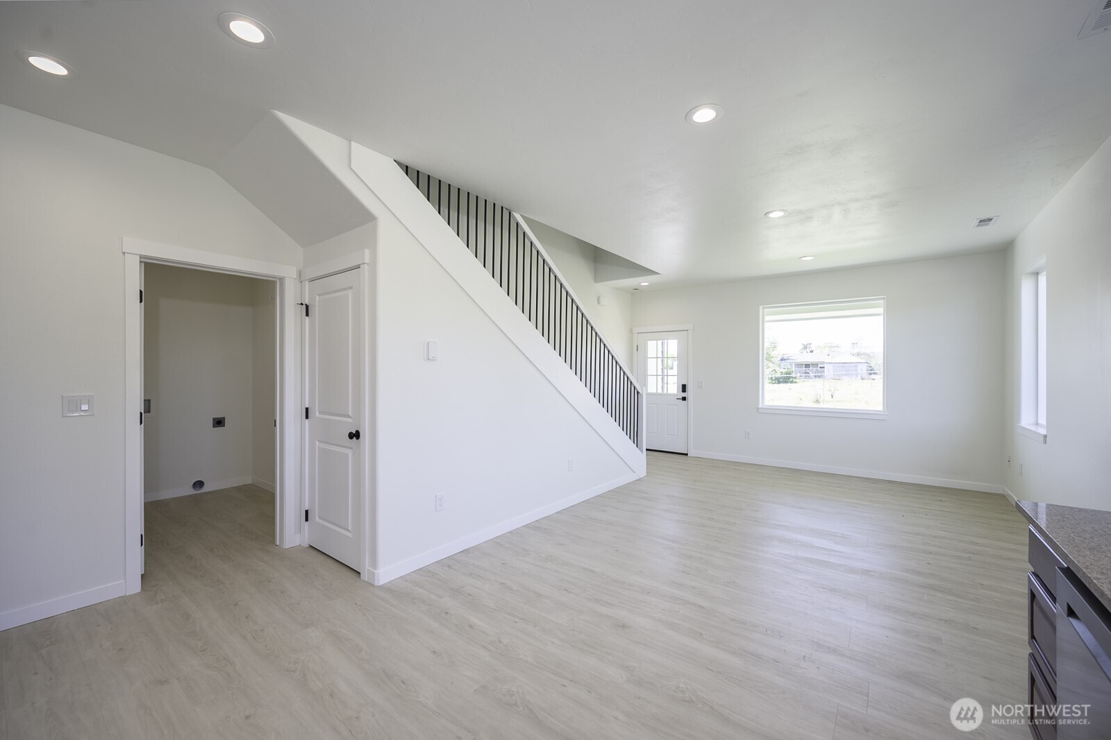 624 Aster Street Property Photo 9