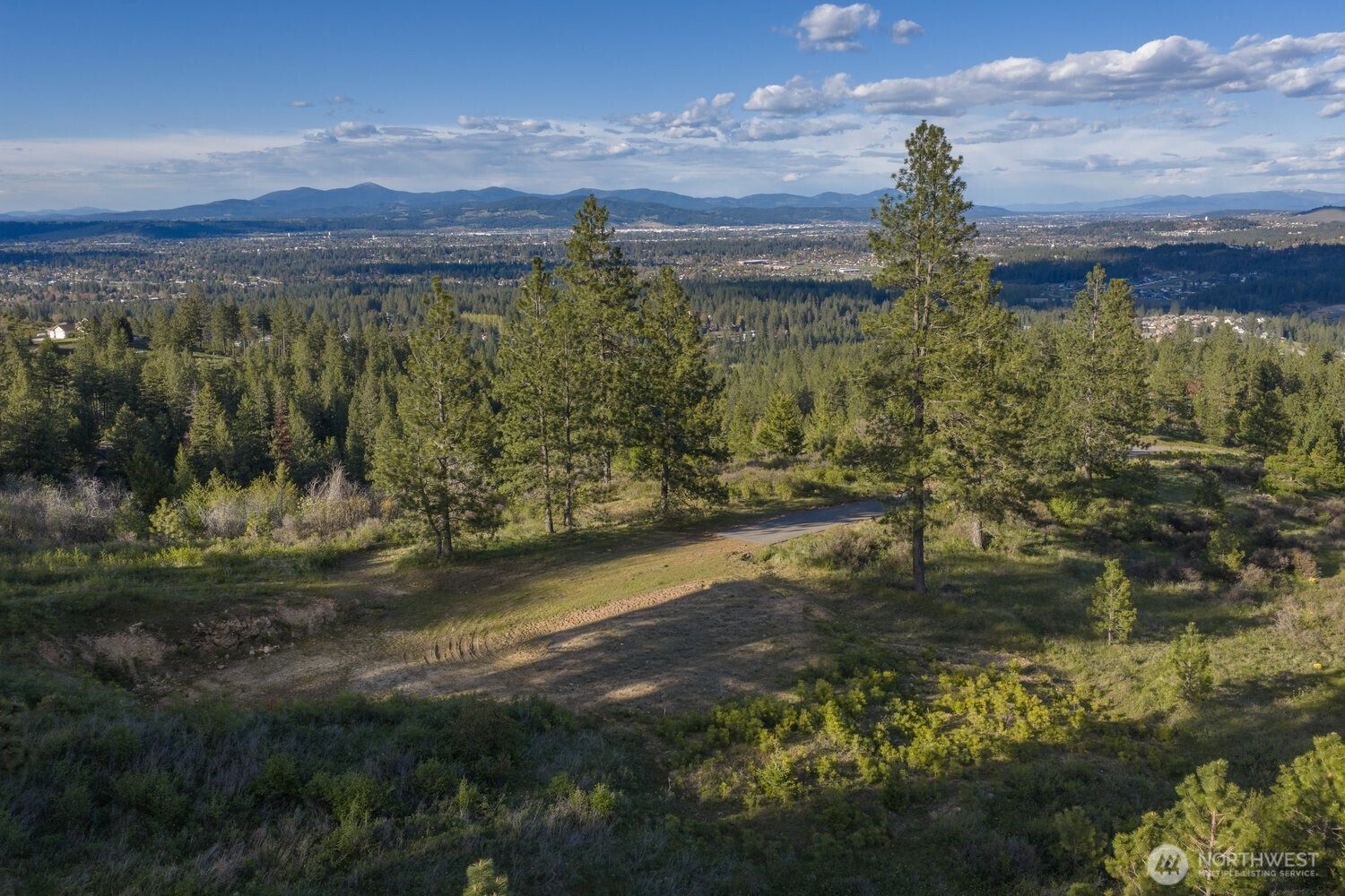 10610 E Hallett Property Photo 2