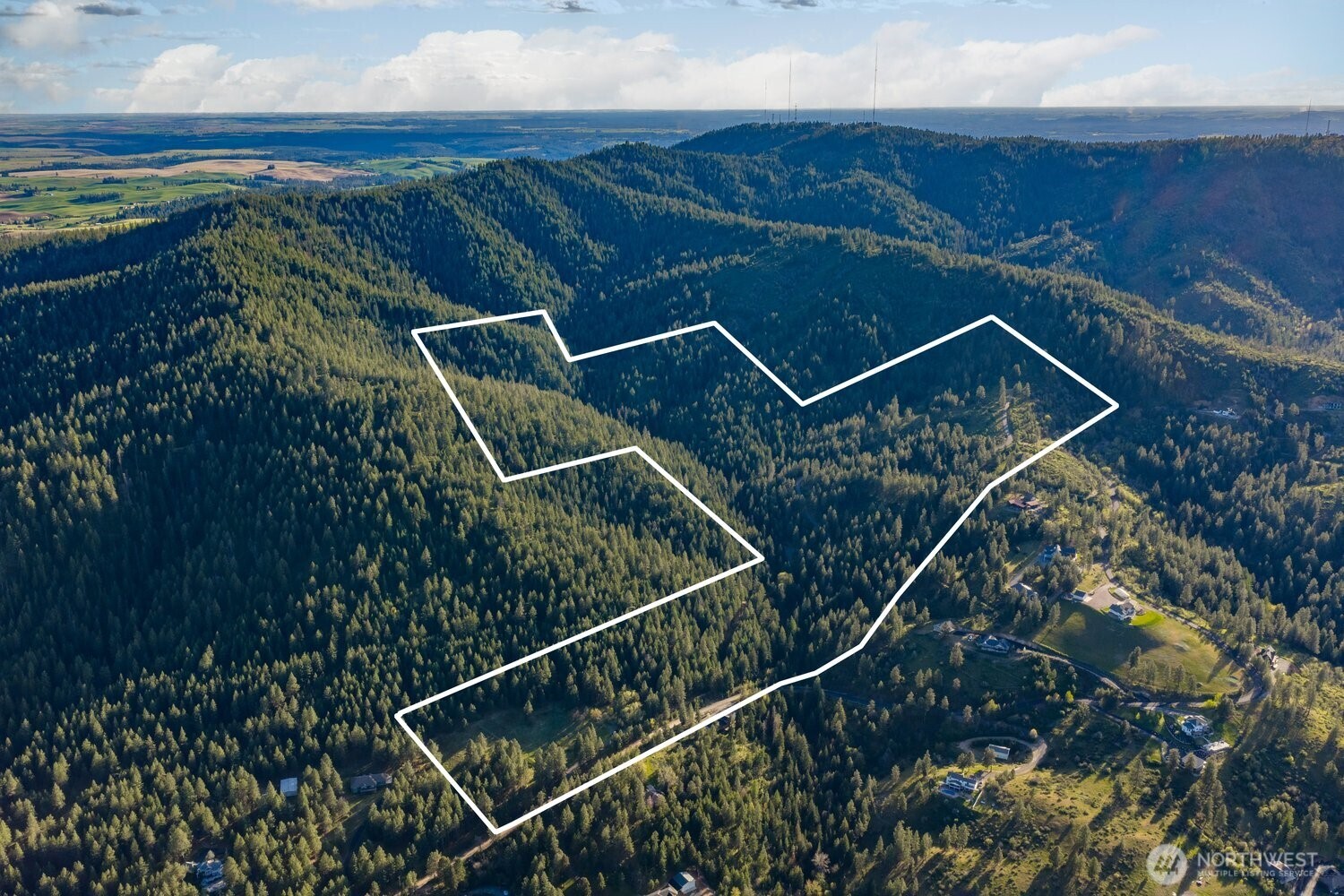 10610 E Hallett Property Photo 4
