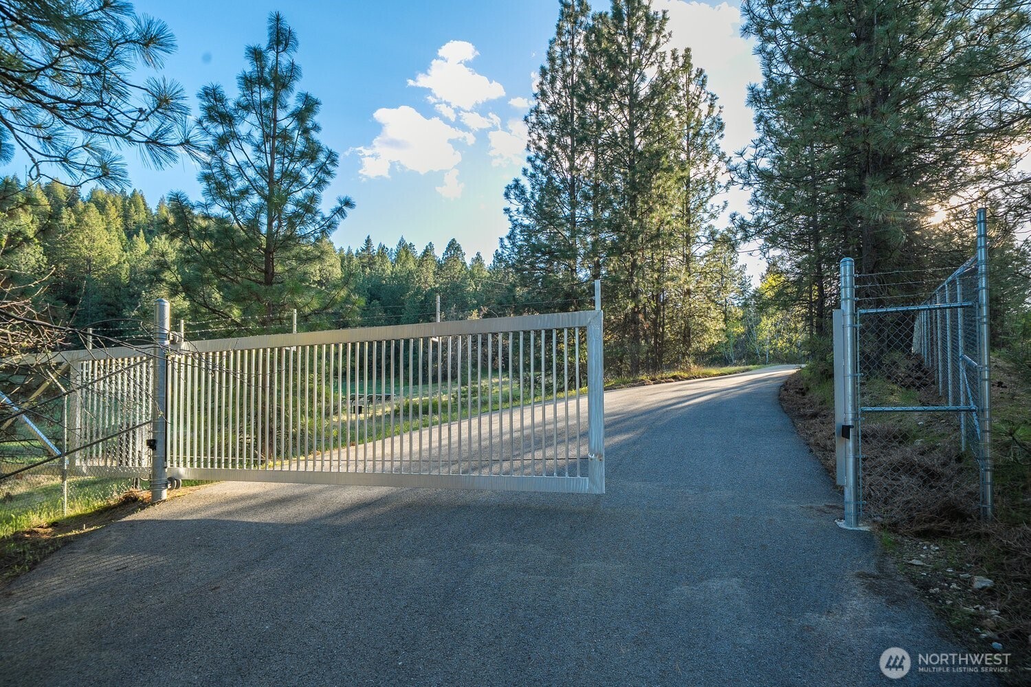 10610 E Hallett Property Photo 25