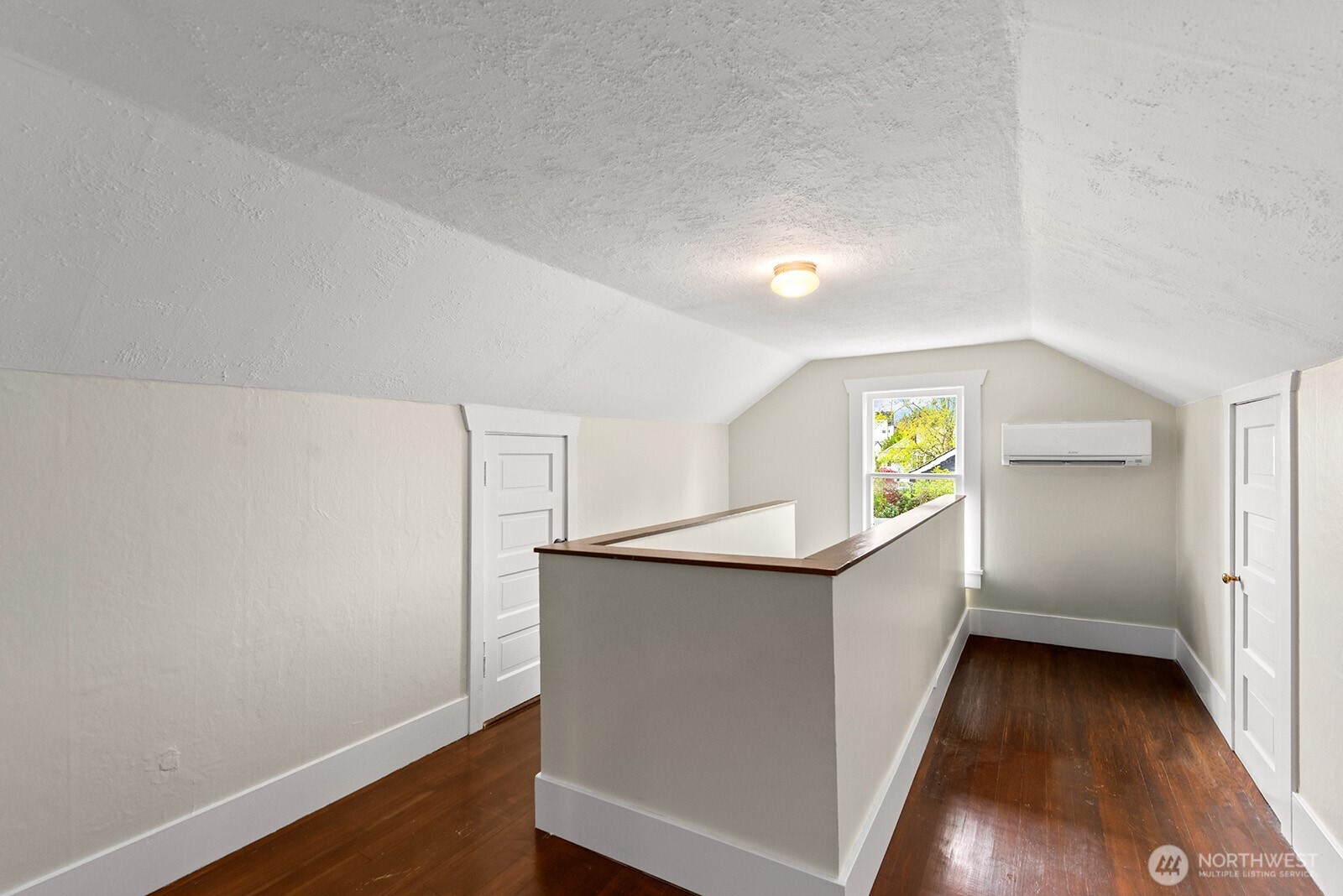 836 Nw Market Street Property Photo 16