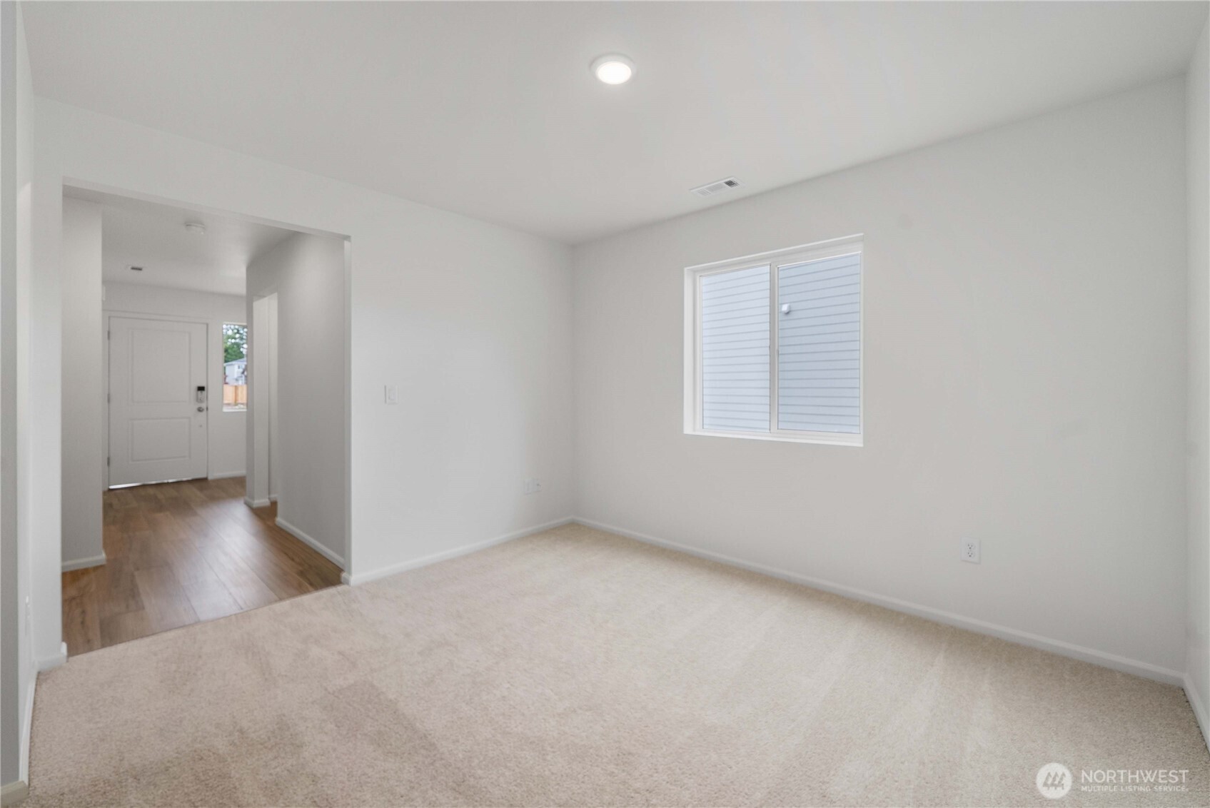 124 Pine Hollow Drive Property Photo 6