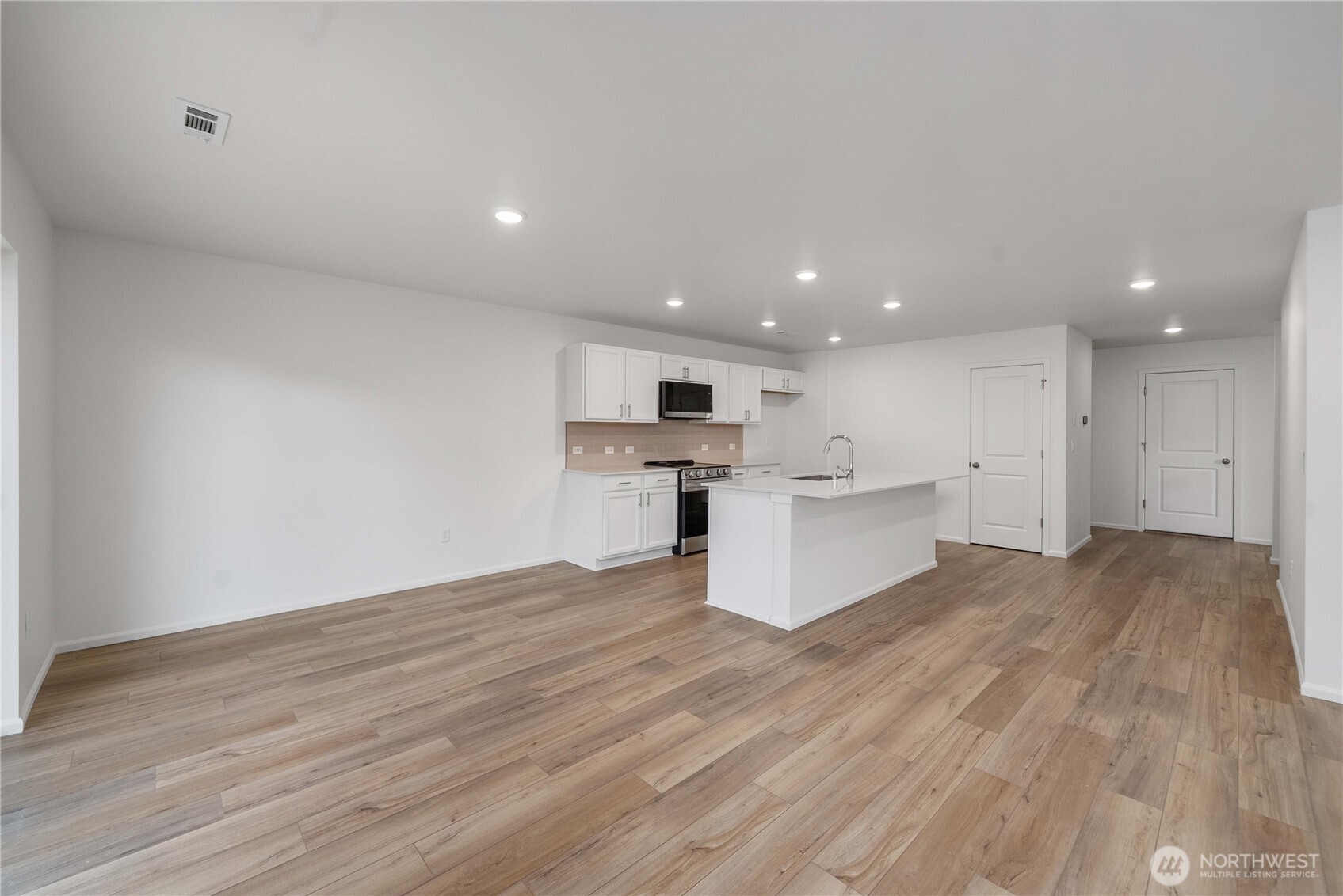 124 Pine Hollow Drive Property Photo 16