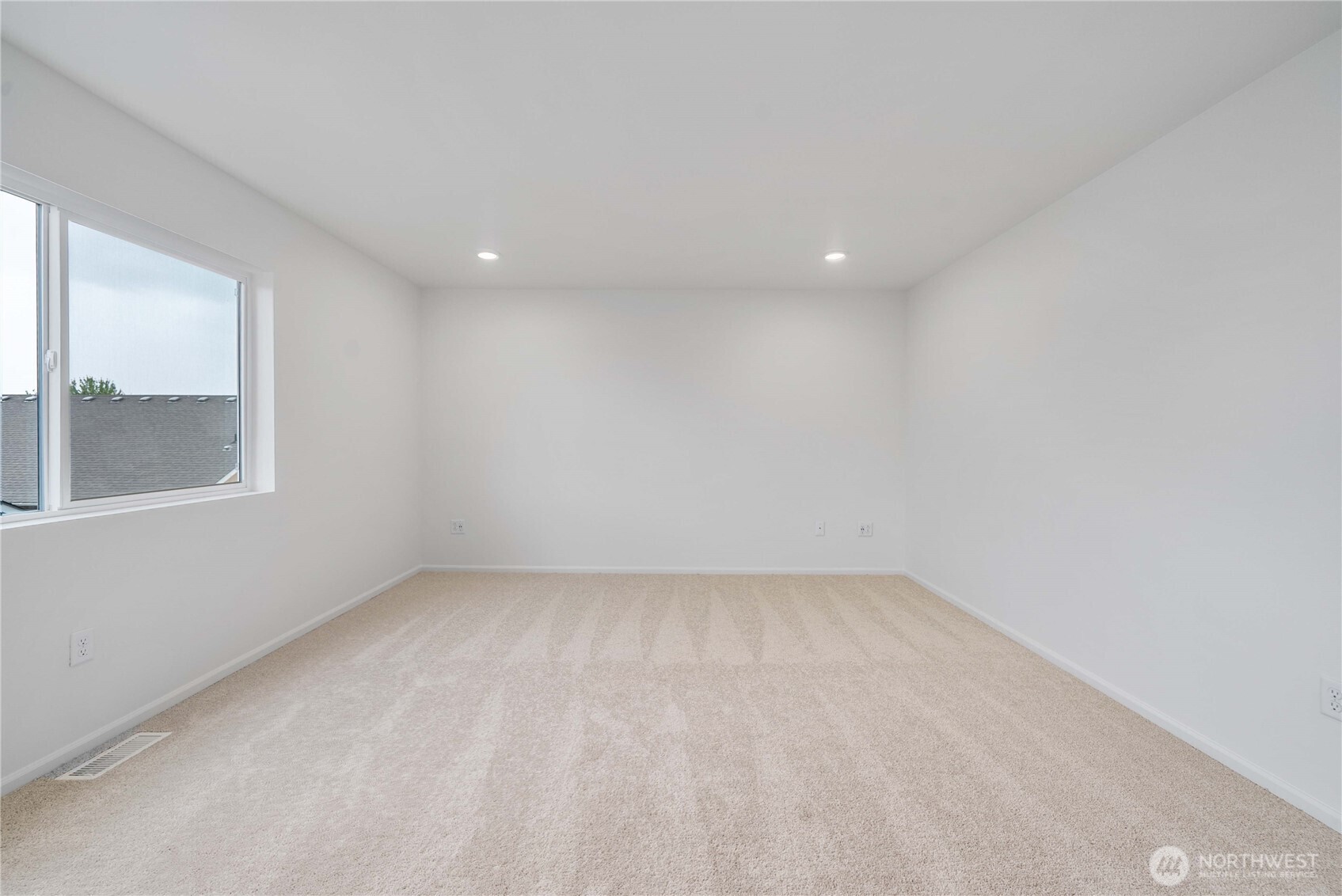 124 Pine Hollow Drive Property Photo 34