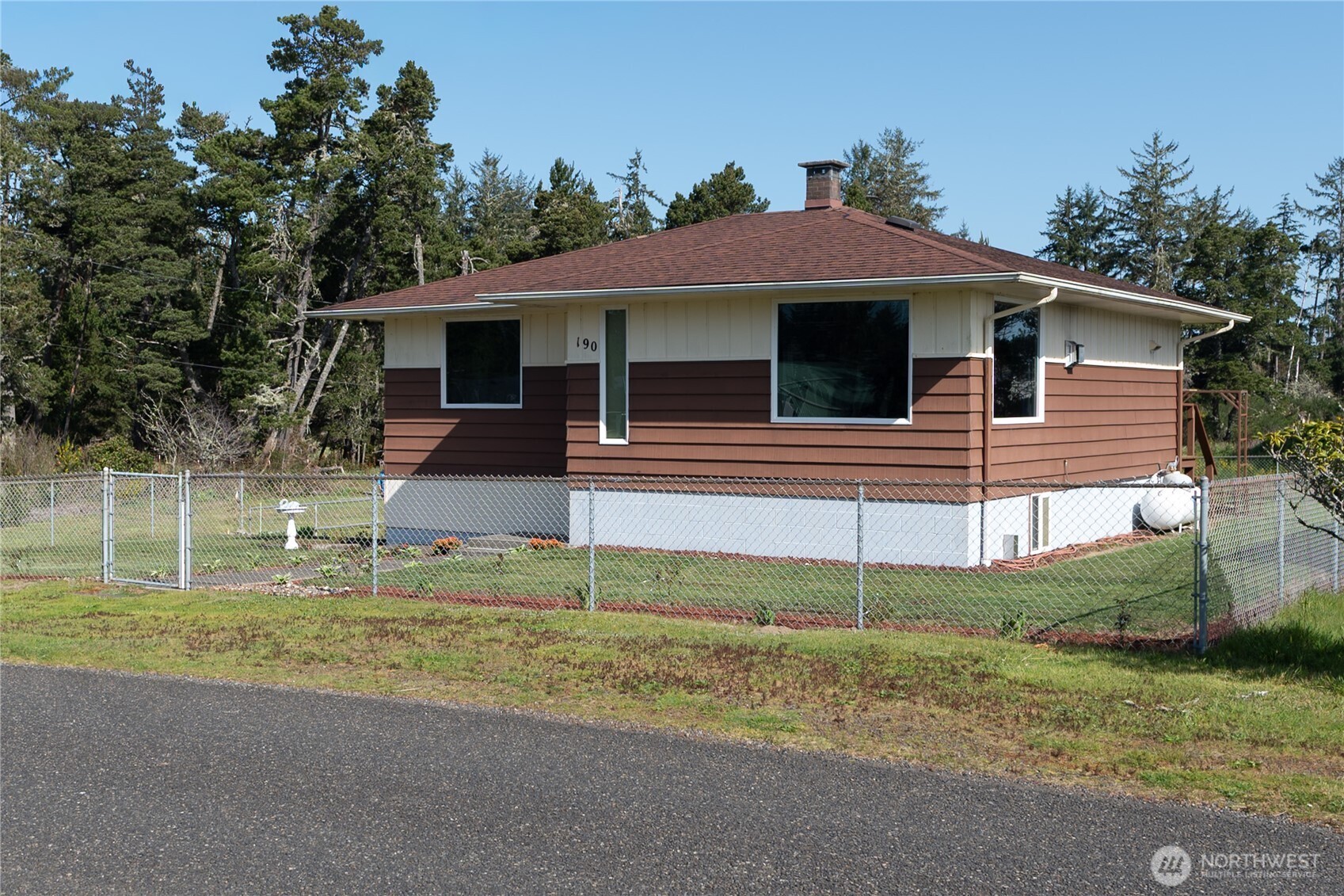 190 W Veterans Avenue Property Photo 1