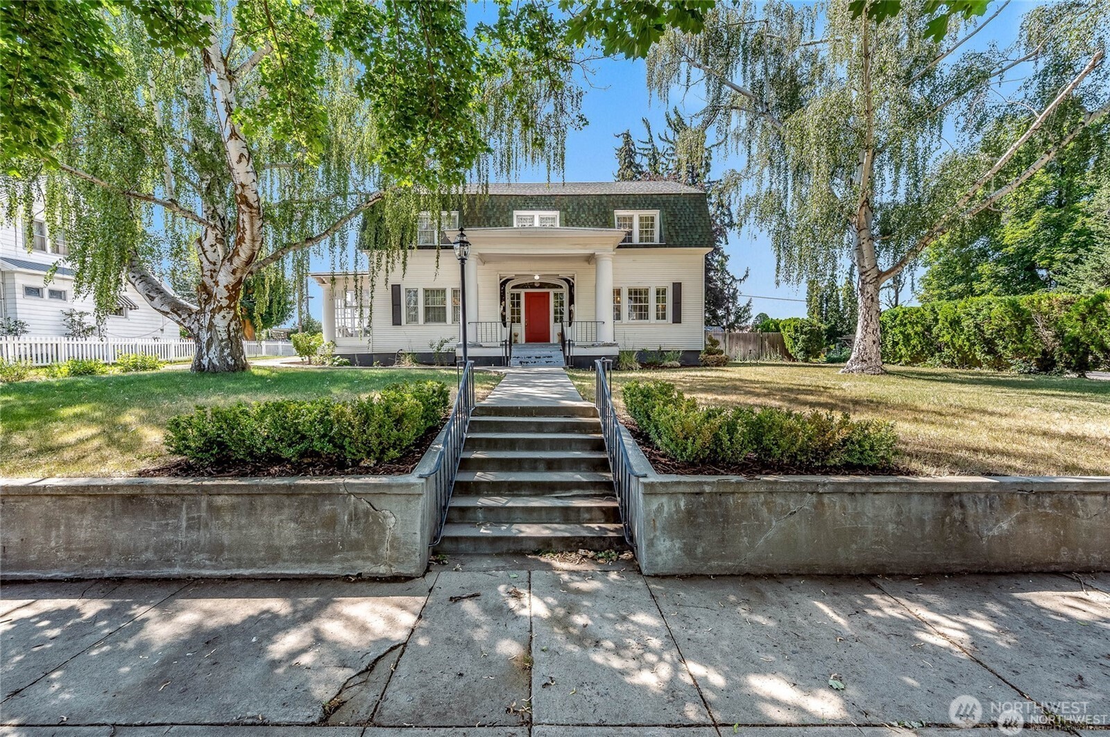 612 E Birch Street Property Photo 1