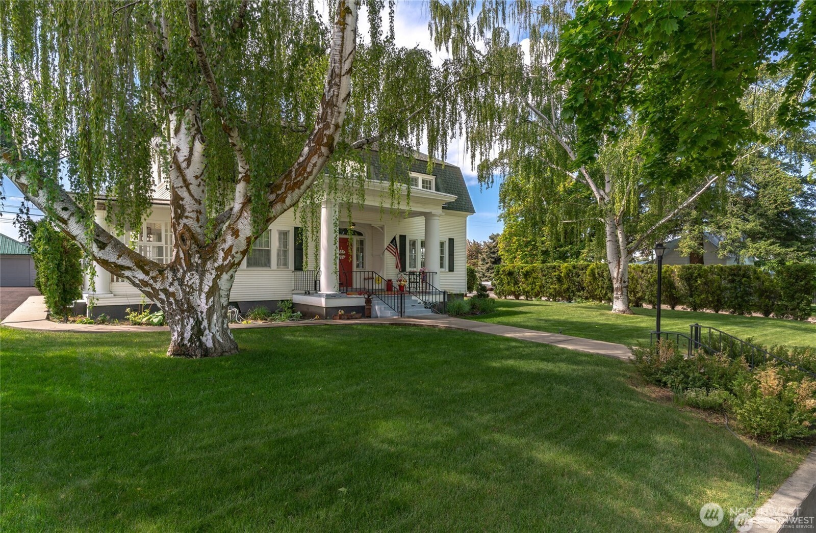 612 E Birch Street Property Photo 4