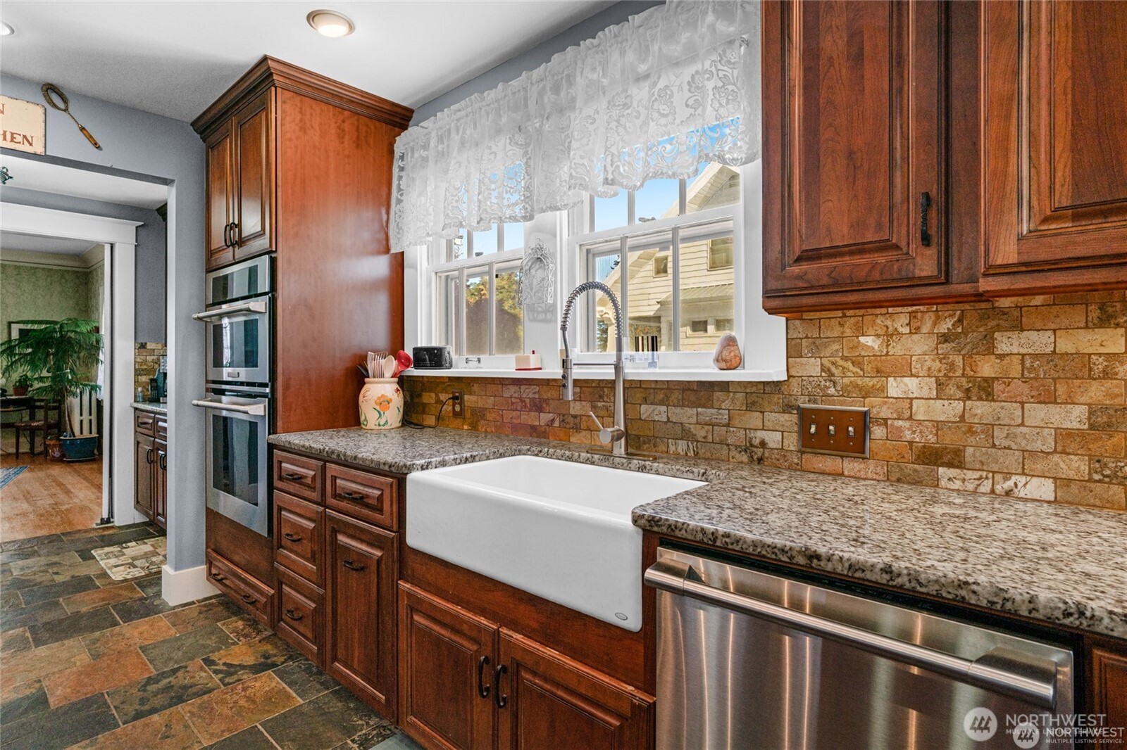 612 E Birch Street Property Photo 11