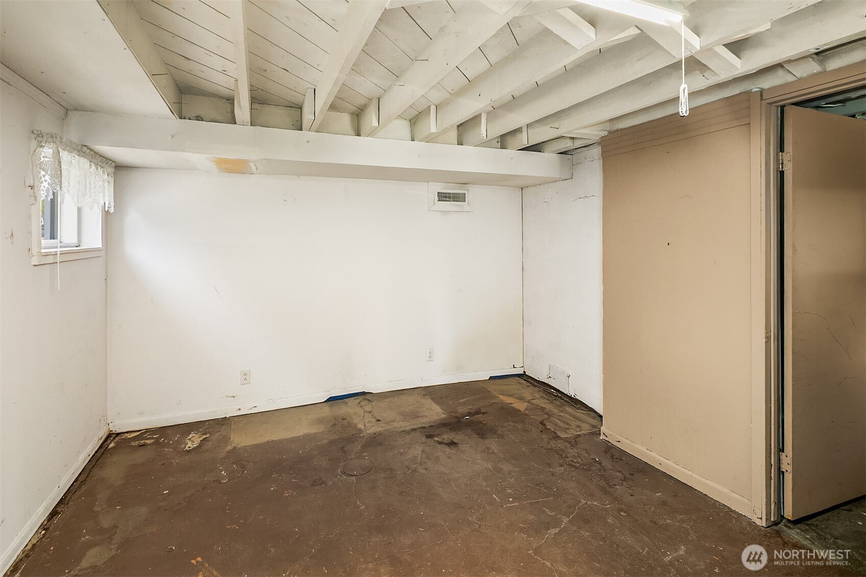 109 W 3rd Street Property Photo 21