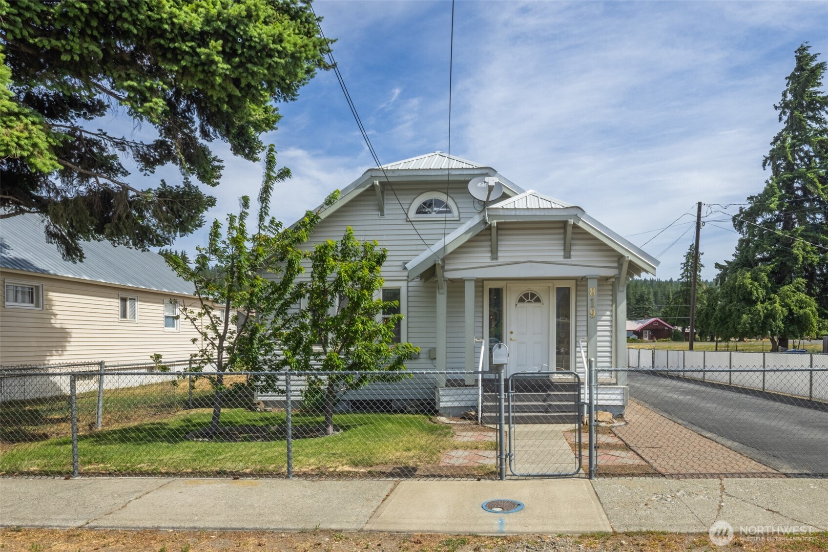 819 1st Street Property Photo 1
