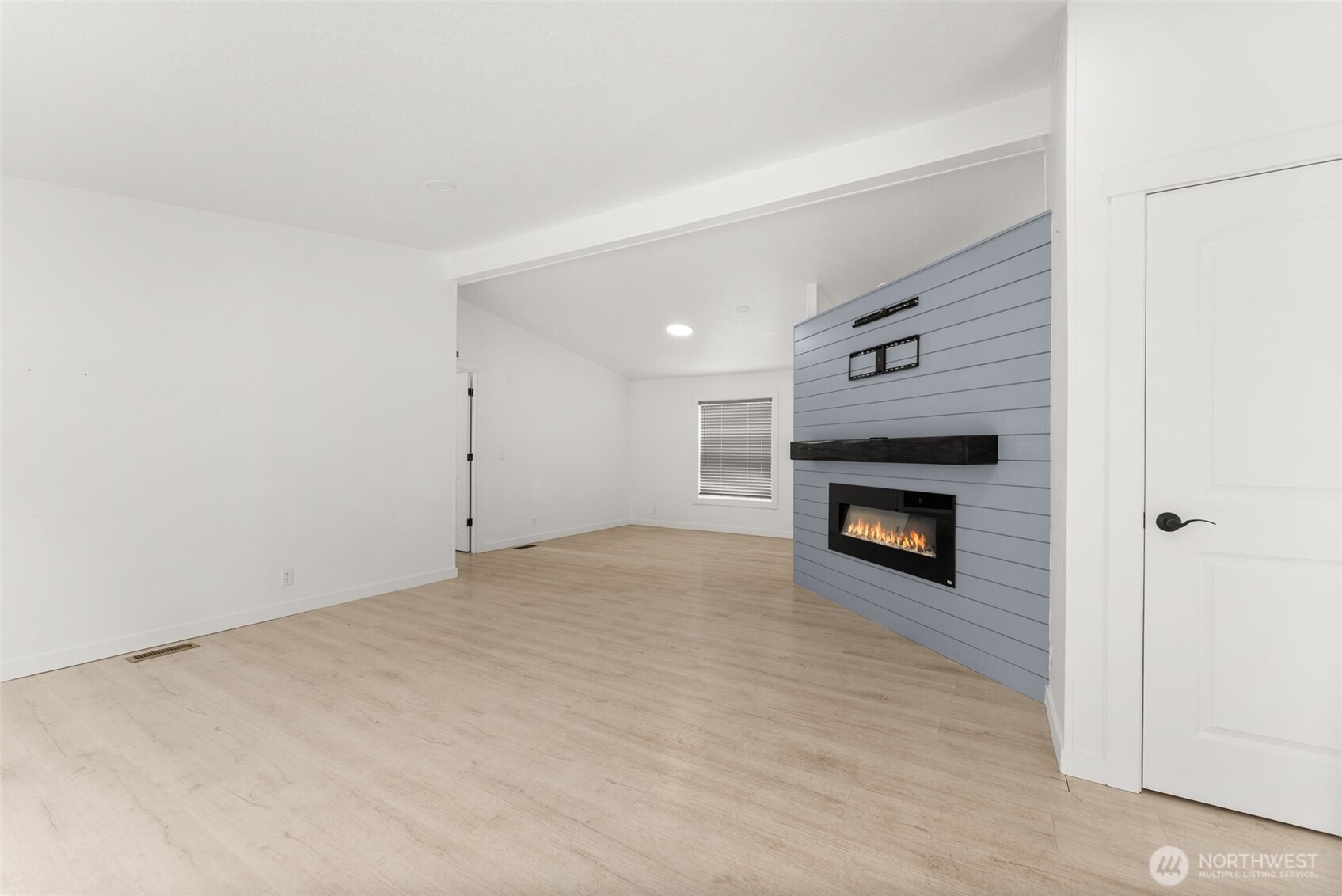 11215 180th Lane Property Photo 4