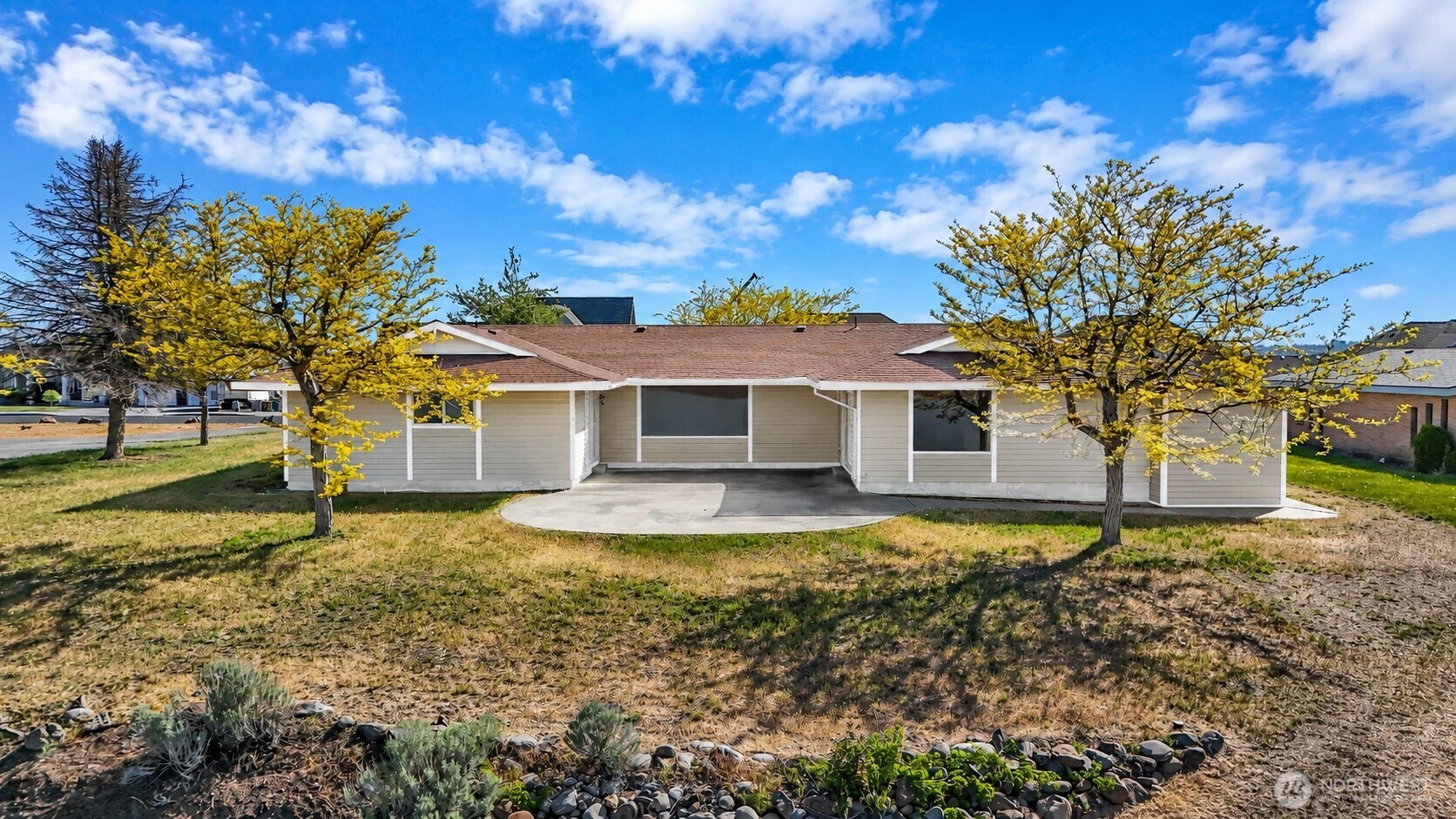 306 N Crestview Drive Property Photo 4