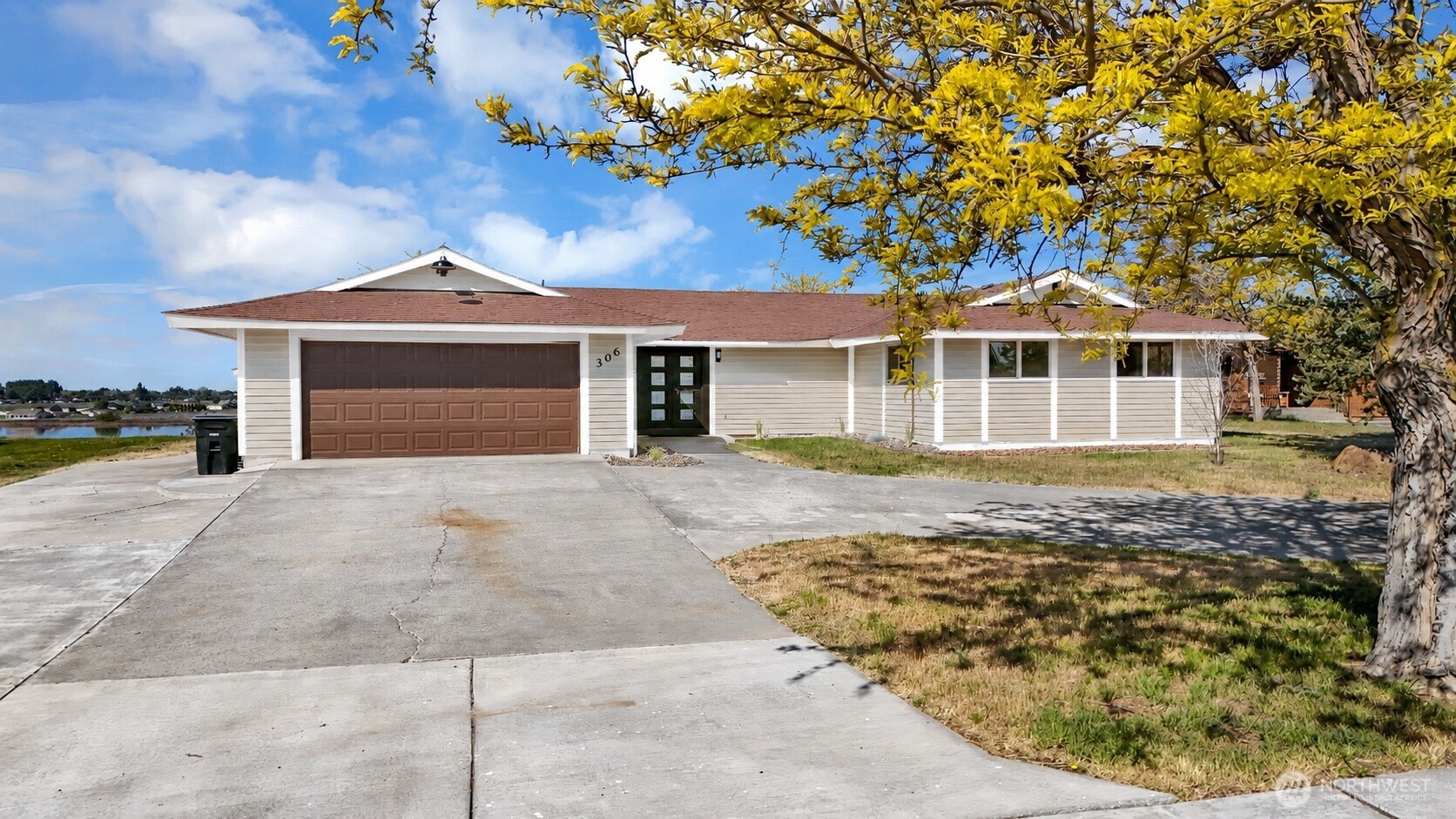 306 N Crestview Drive Property Photo 5
