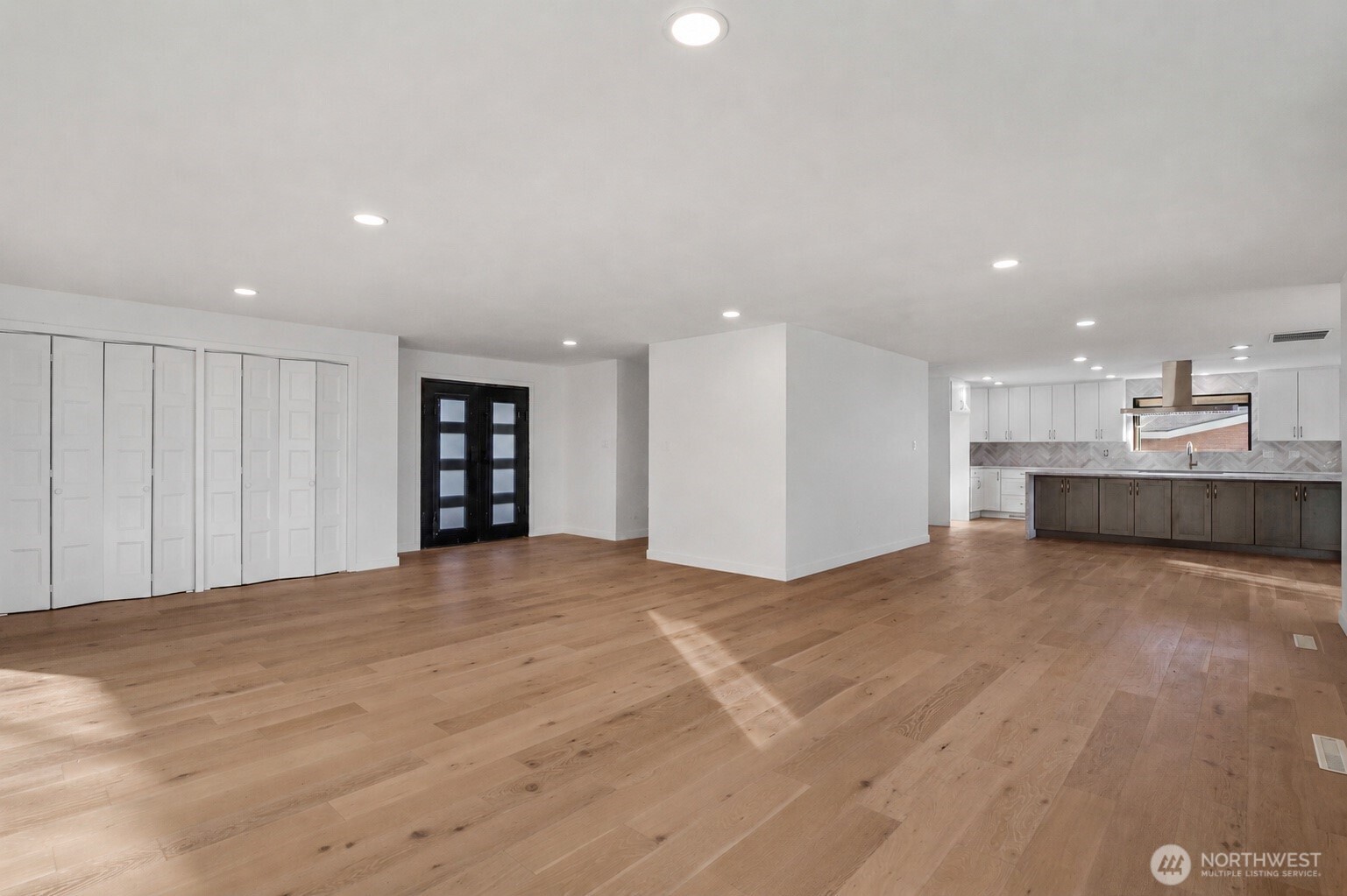 306 N Crestview Drive Property Photo 9